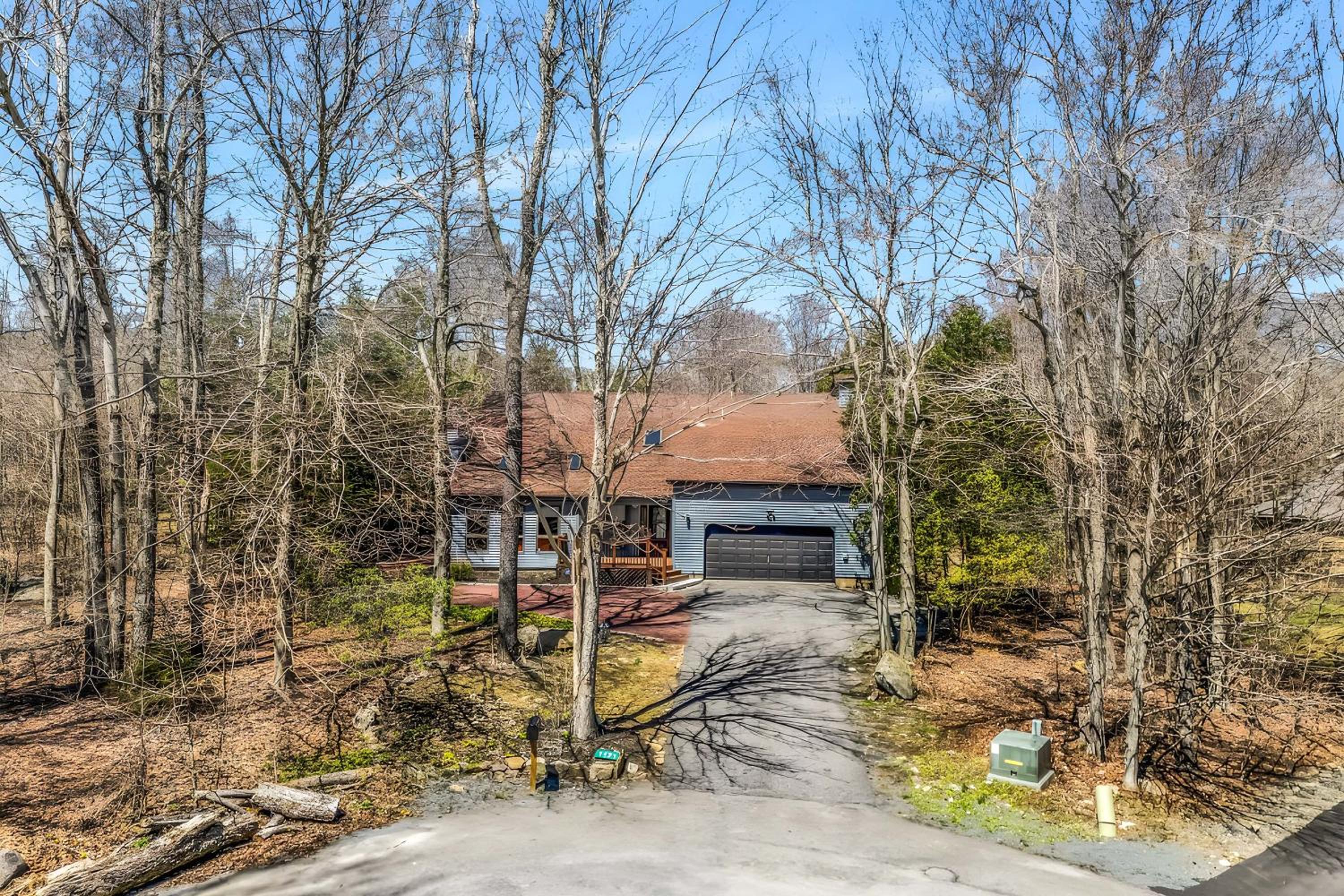 Hot Tub and Game Room Spacious Poconos Escape!