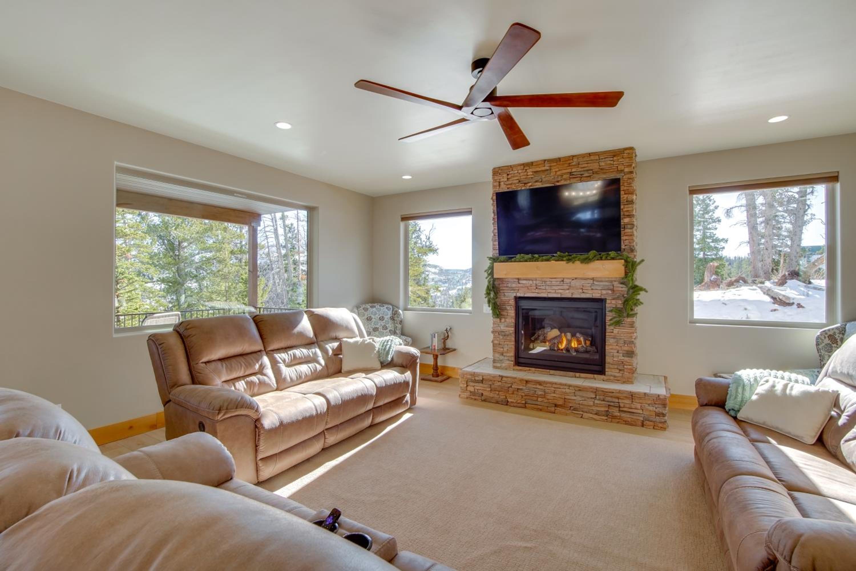 5 Mins to Brian Head Resort Family Gem with Views