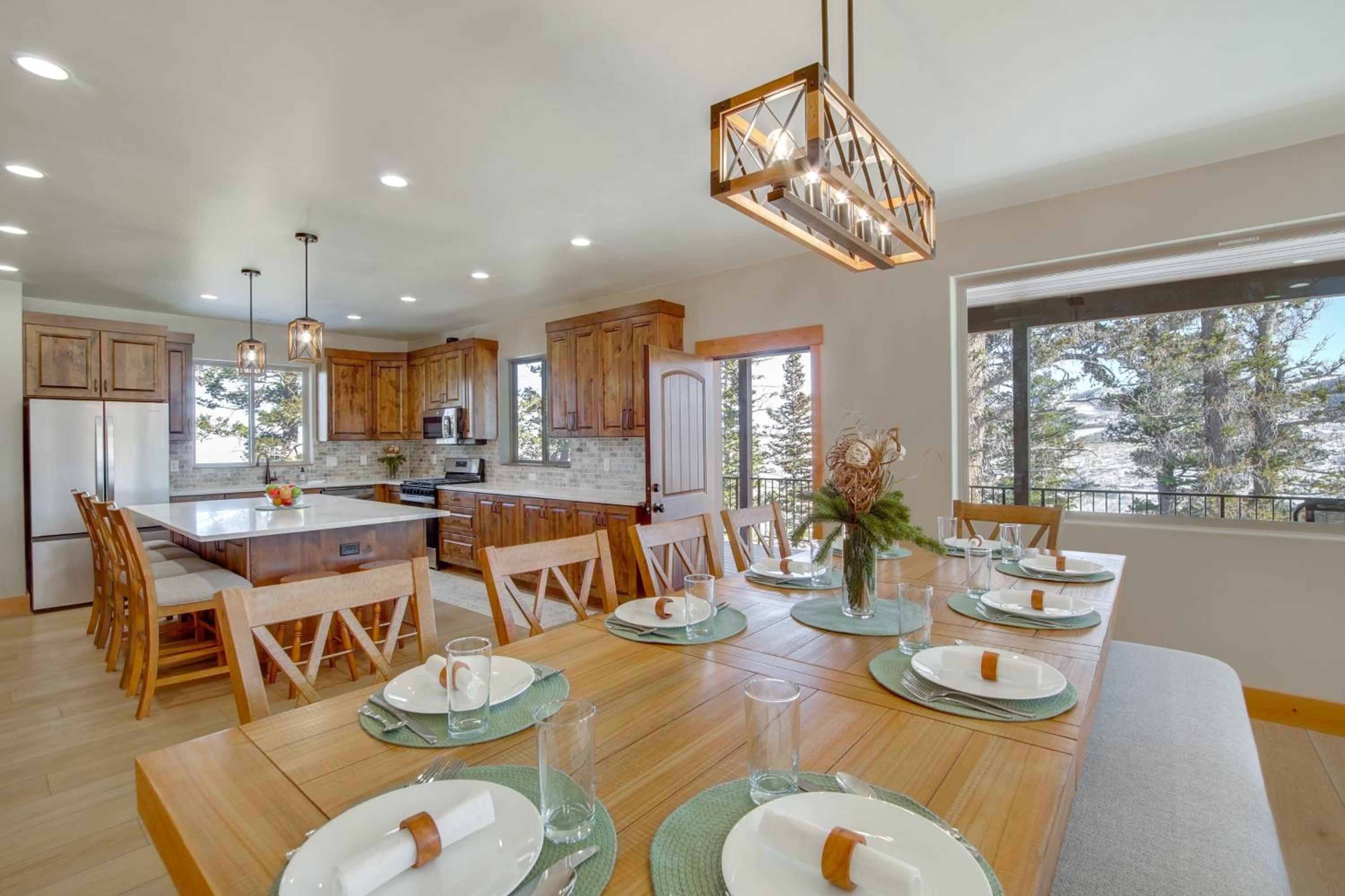 5 Mins to Brian Head Resort Family Gem with Views