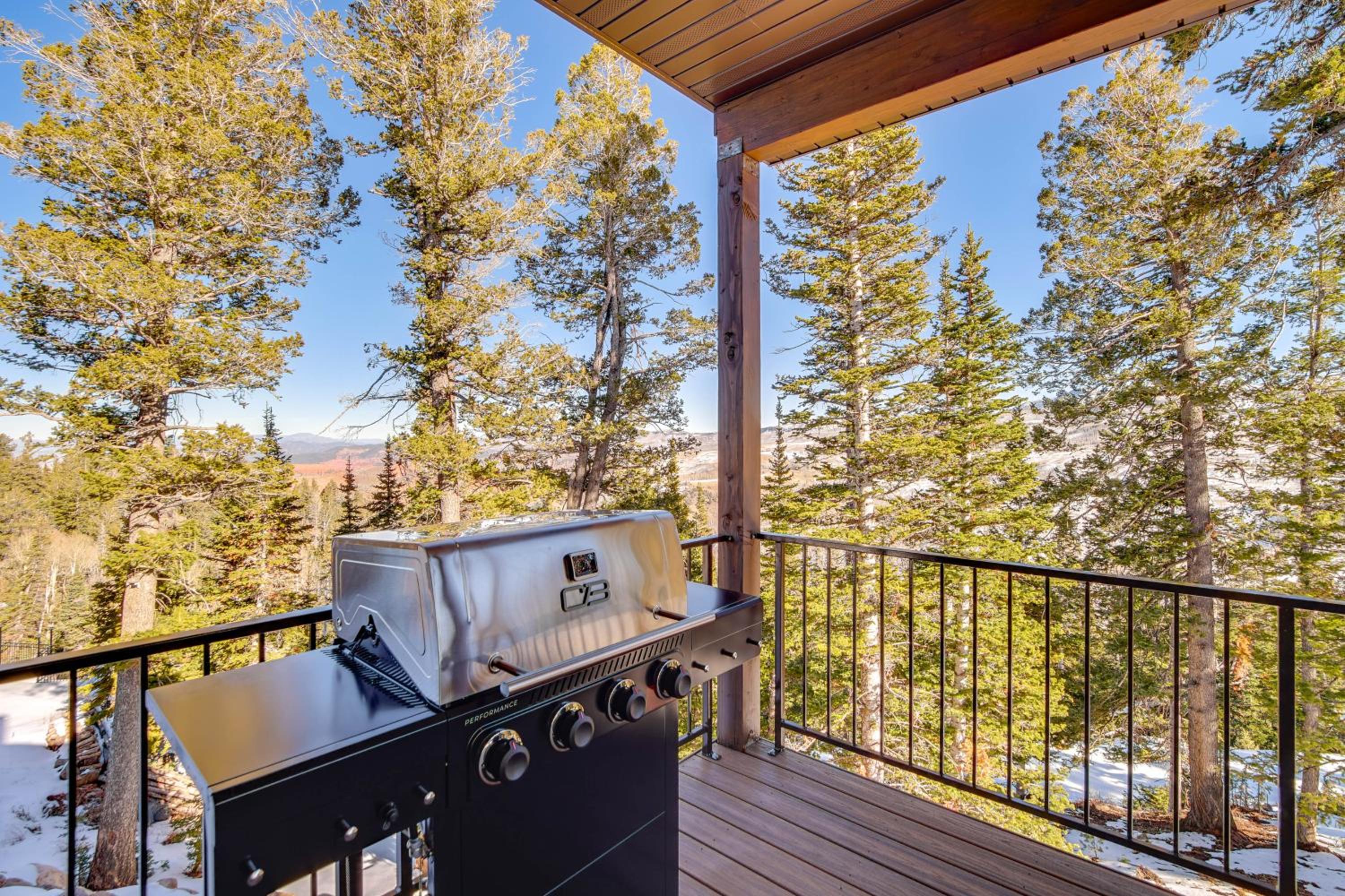 5 Mins to Brian Head Resort Family Gem with Views