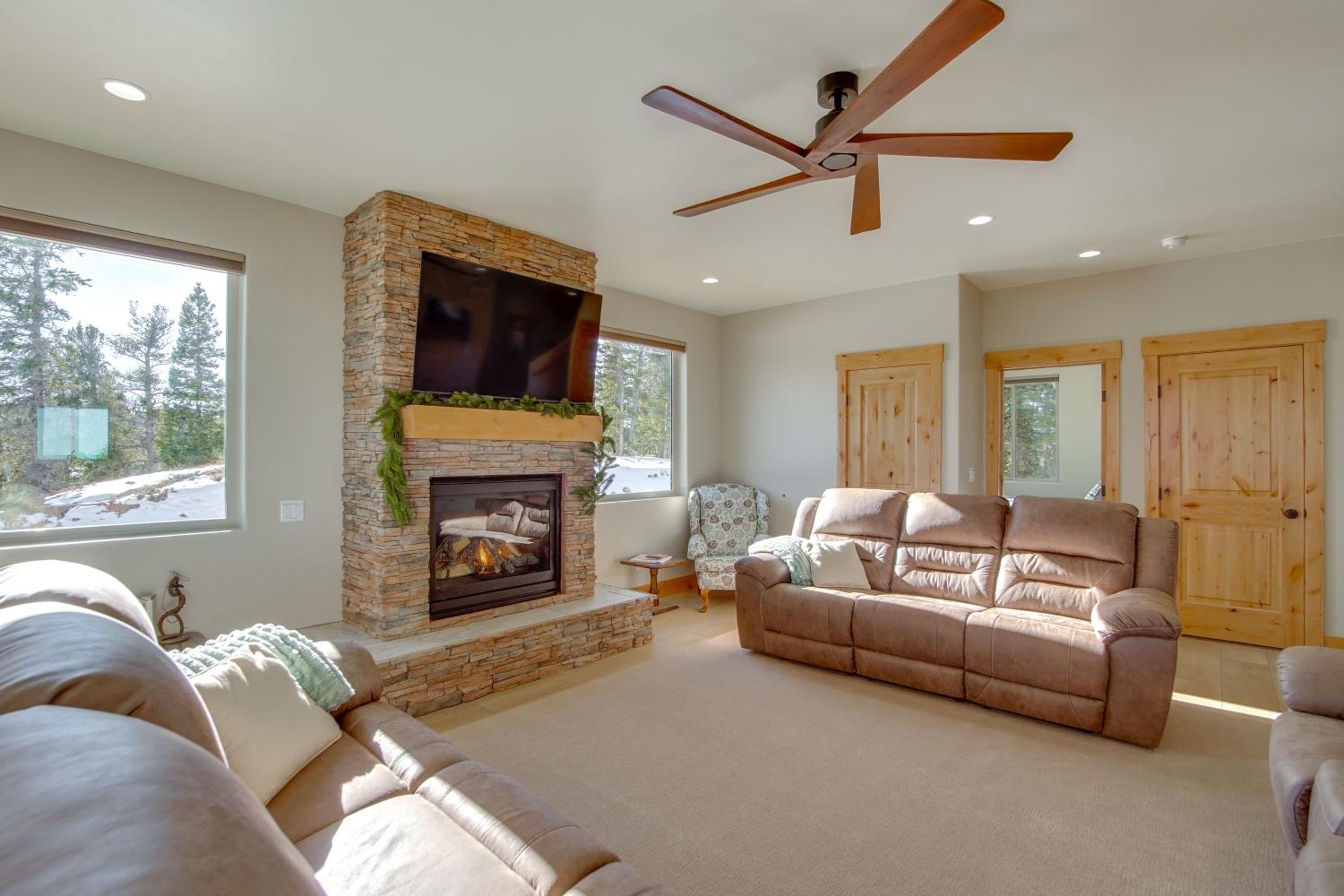 5 Mins to Brian Head Resort Family Gem with Views