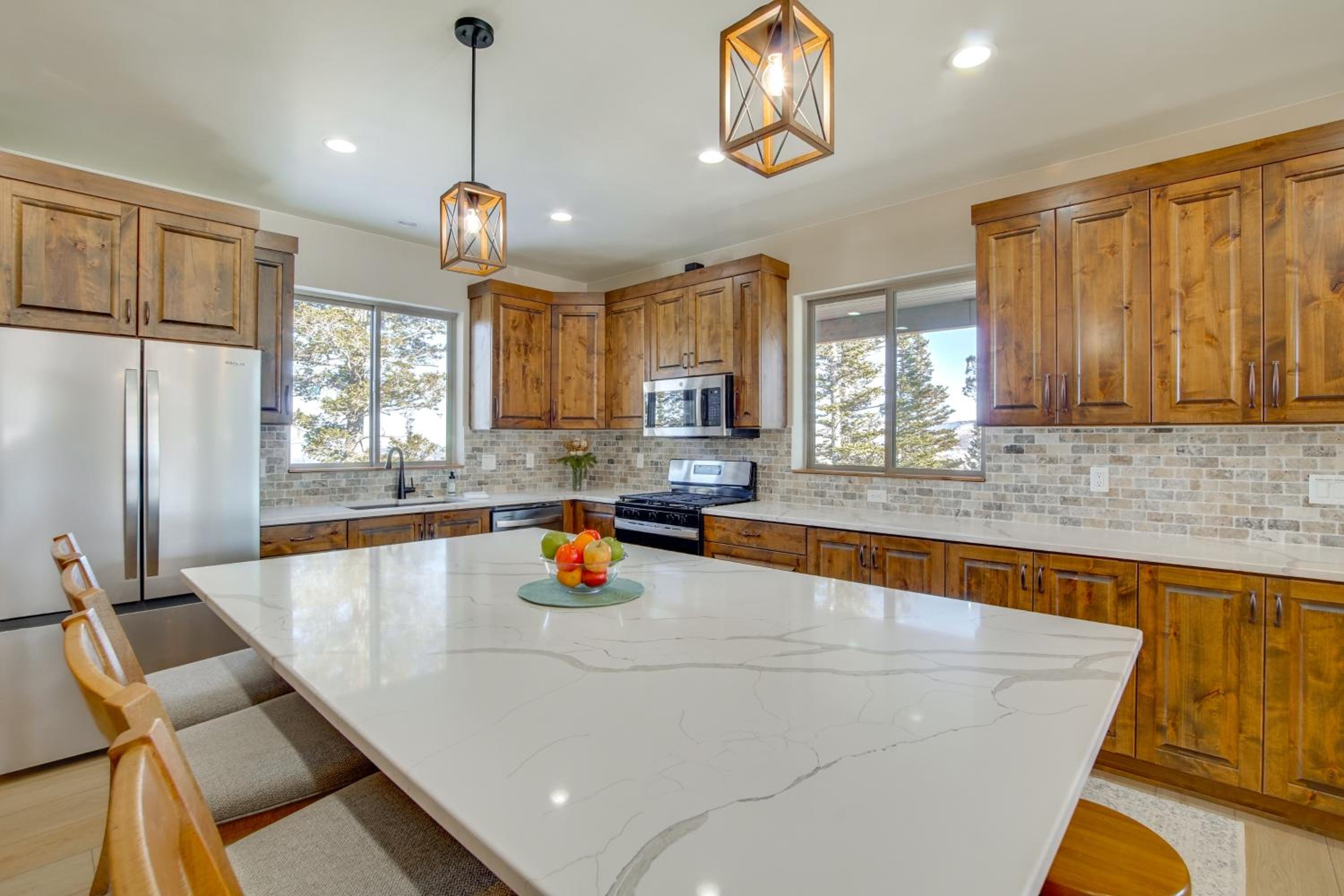 5 Mins to Brian Head Resort Family Gem with Views