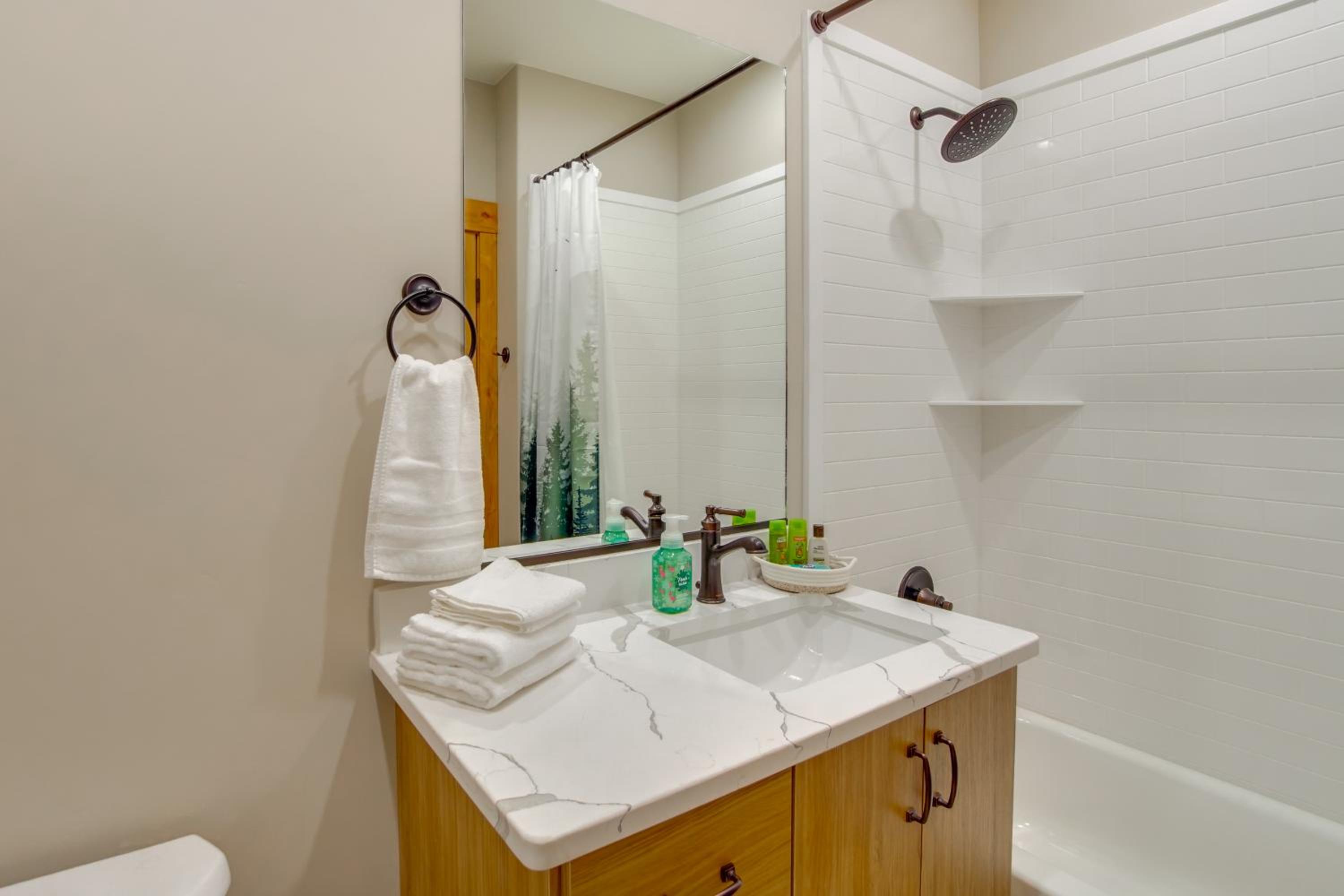 5 Mins to Brian Head Resort Family Gem with Views