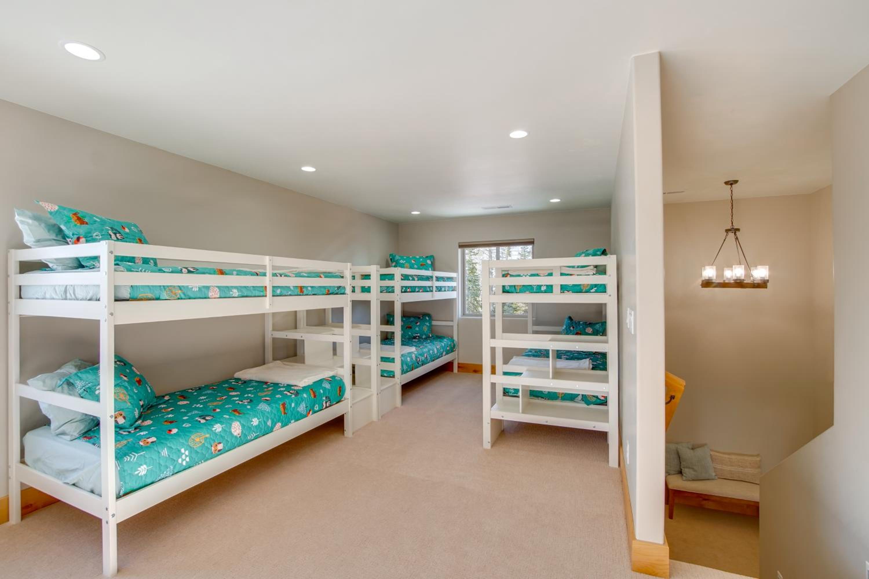 5 Mins to Brian Head Resort Family Gem with Views
