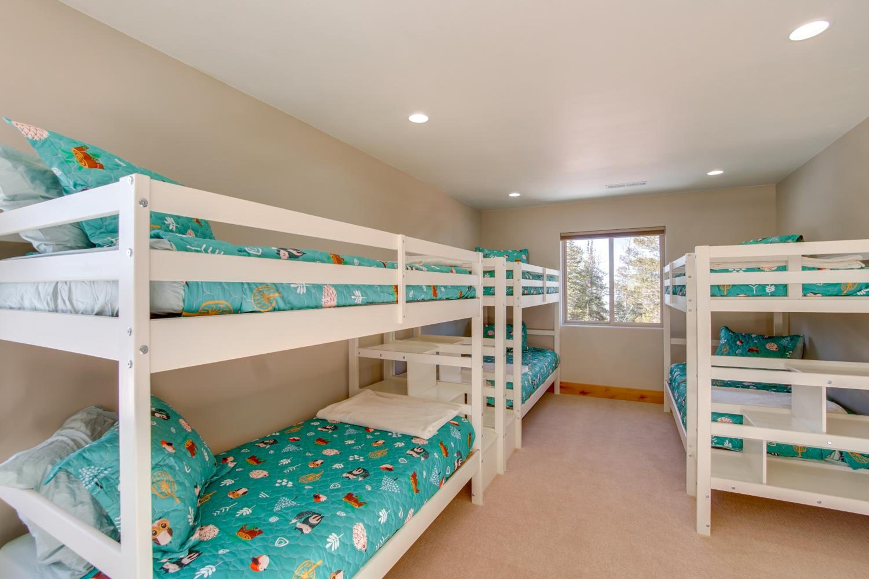 5 Mins to Brian Head Resort Family Gem with Views