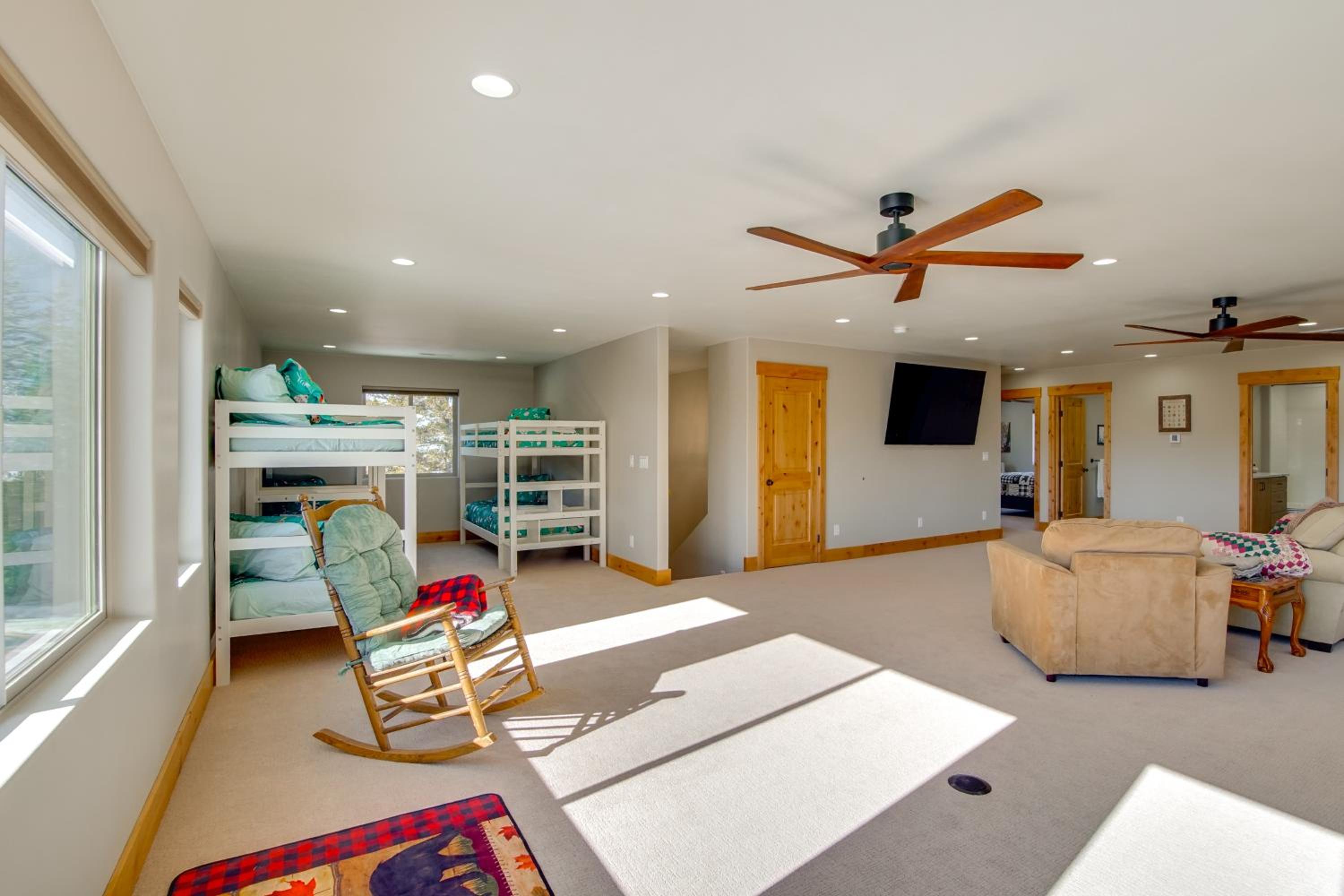 5 Mins to Brian Head Resort Family Gem with Views