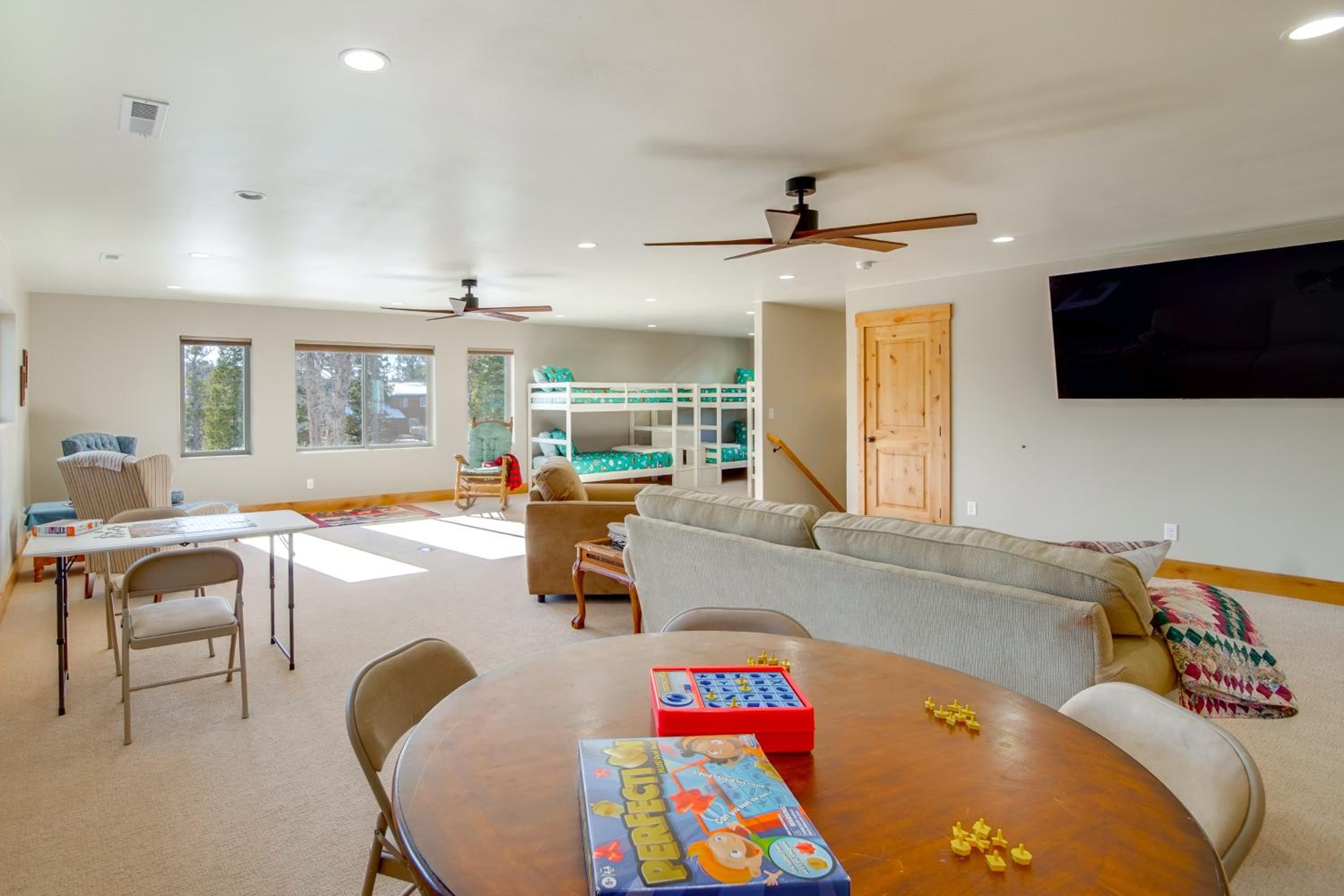 5 Mins to Brian Head Resort Family Gem with Views