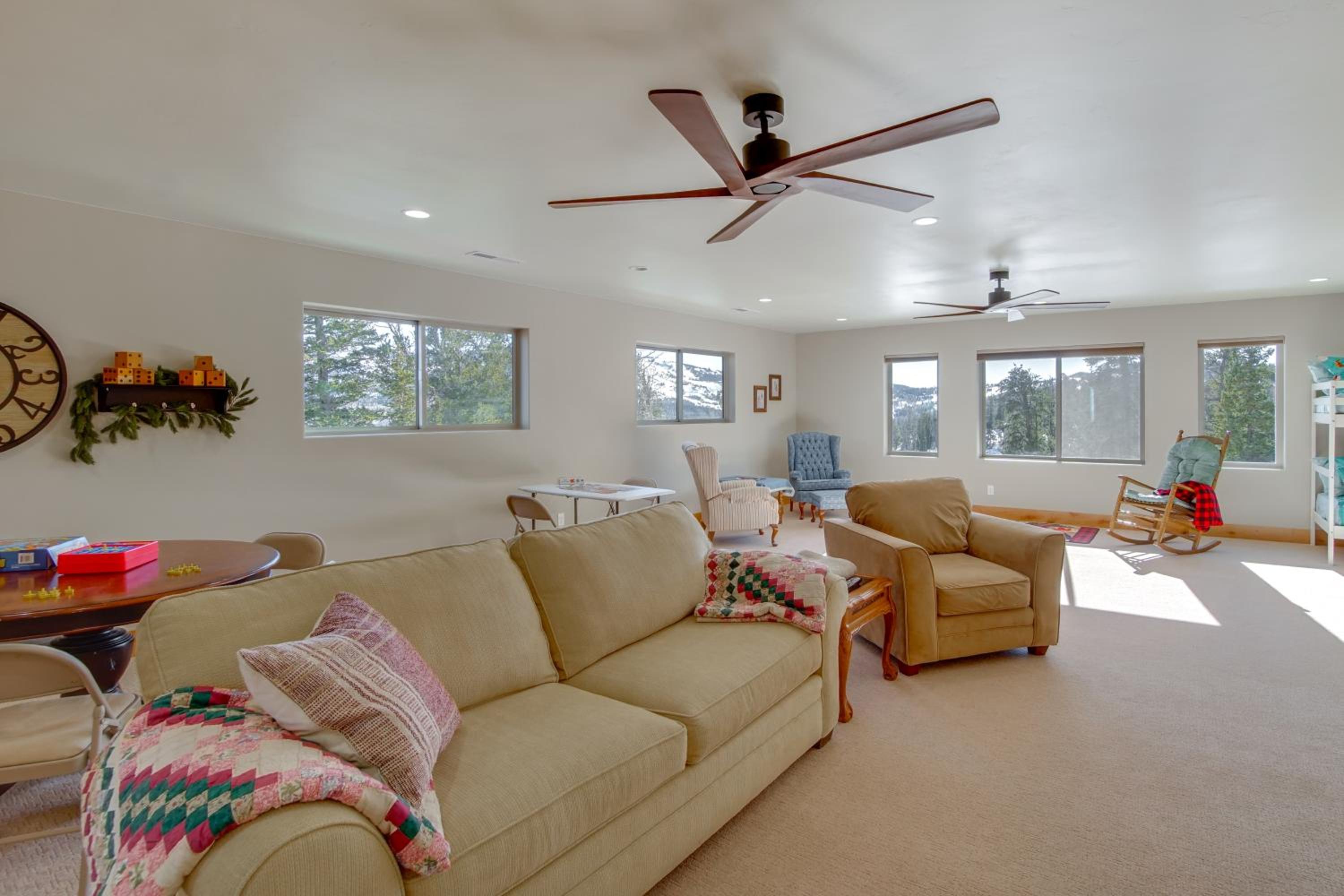 5 Mins to Brian Head Resort Family Gem with Views