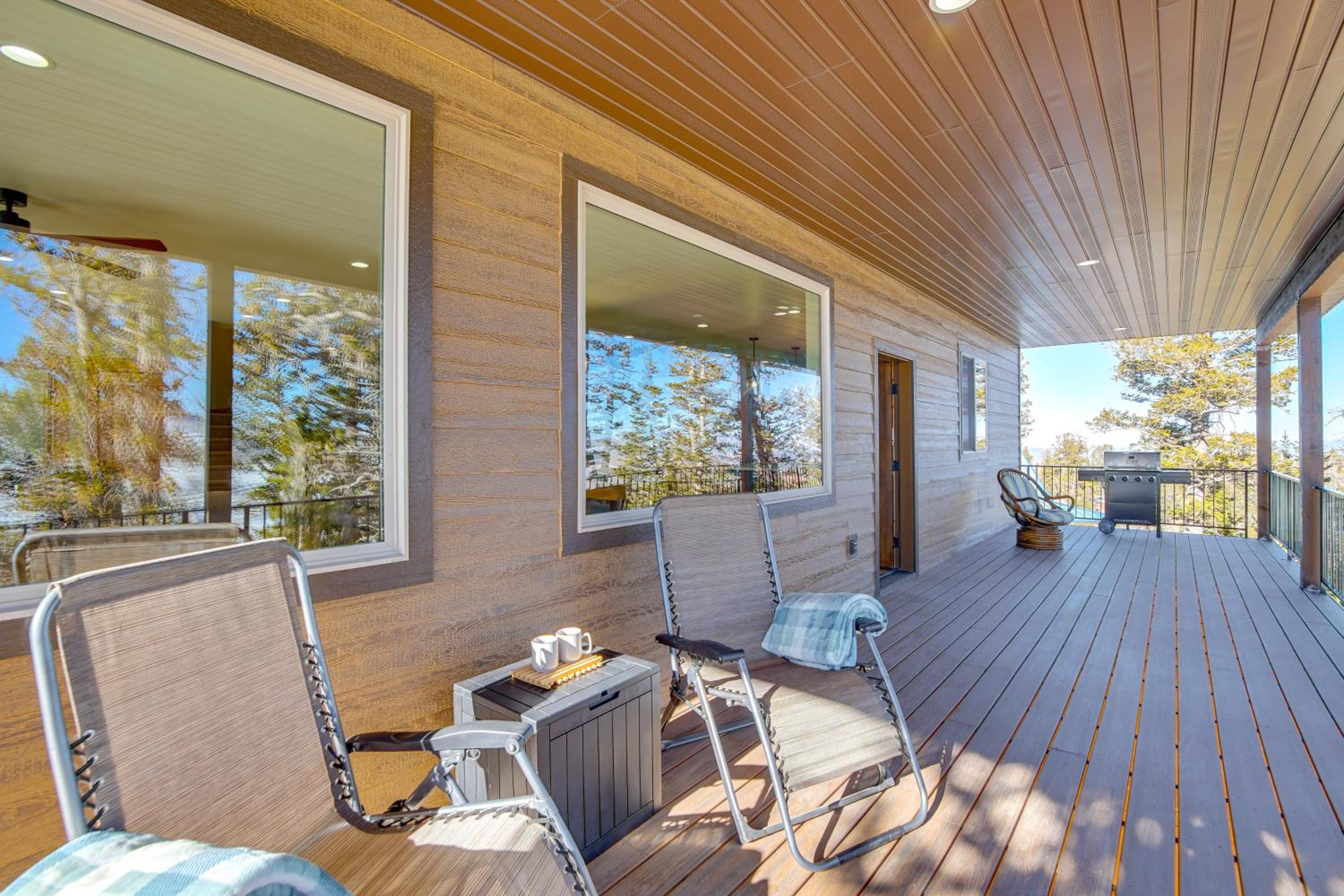 5 Mins to Brian Head Resort Family Gem with Views
