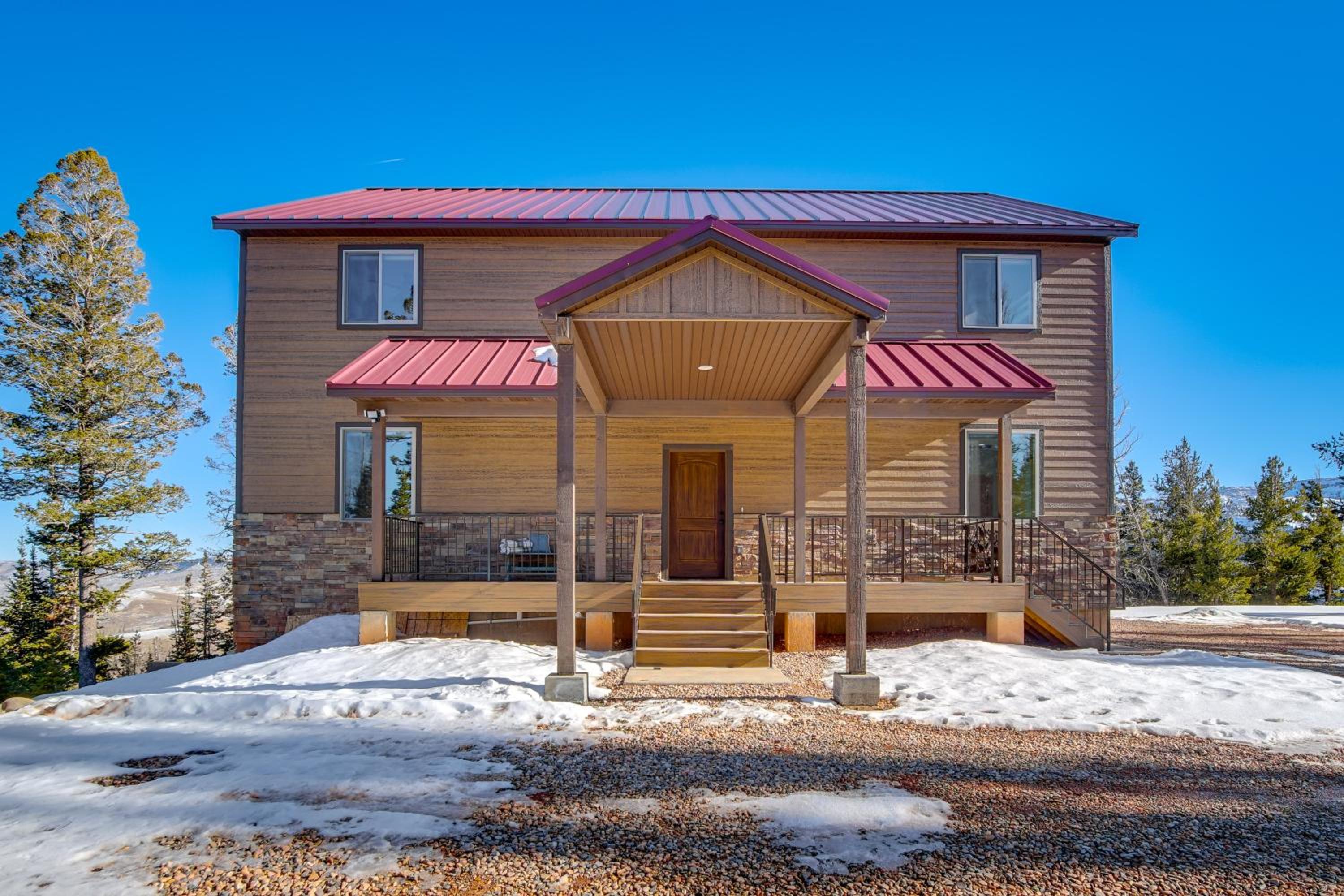 5 Mins to Brian Head Resort Family Gem with Views