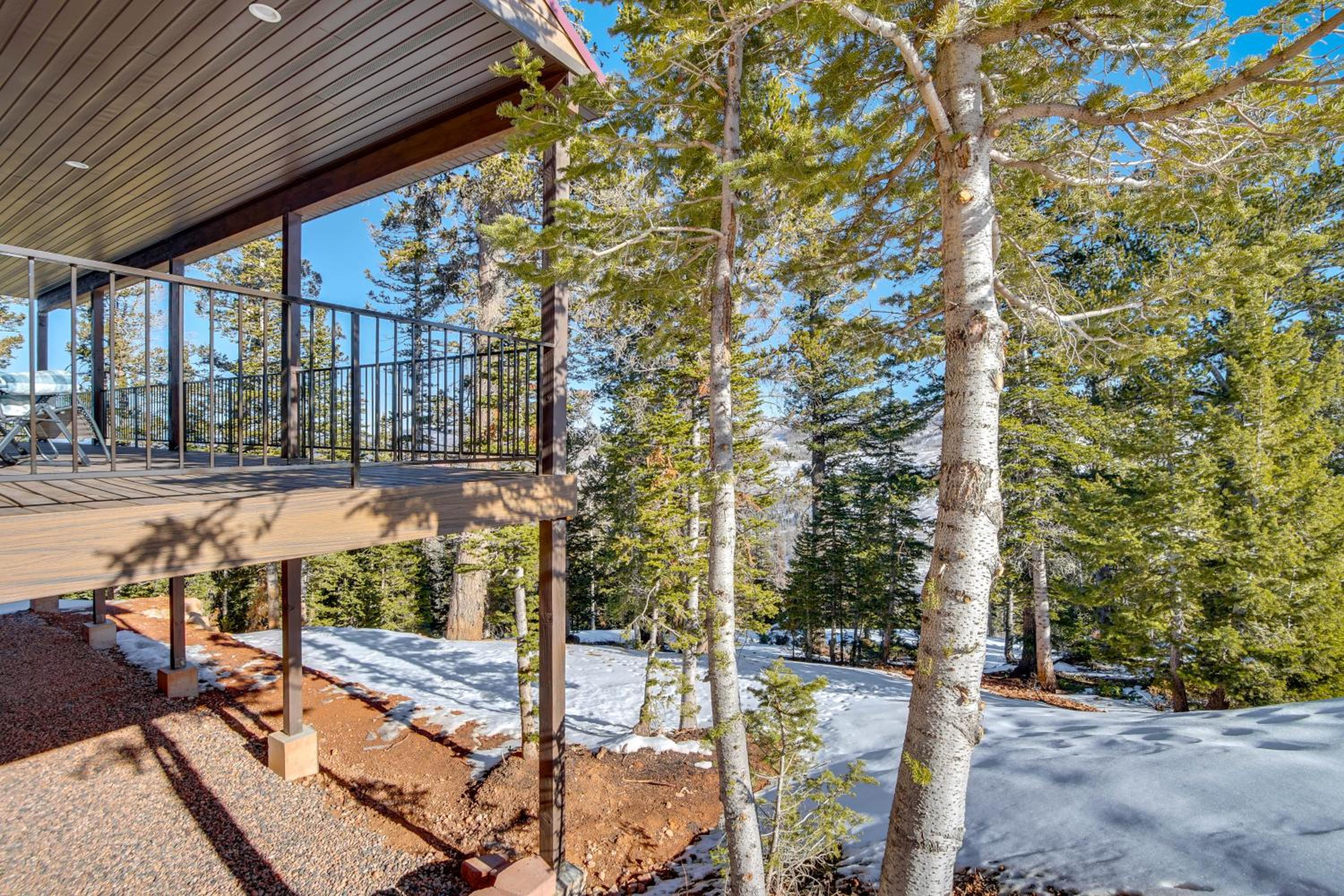 5 Mins to Brian Head Resort Family Gem with Views
