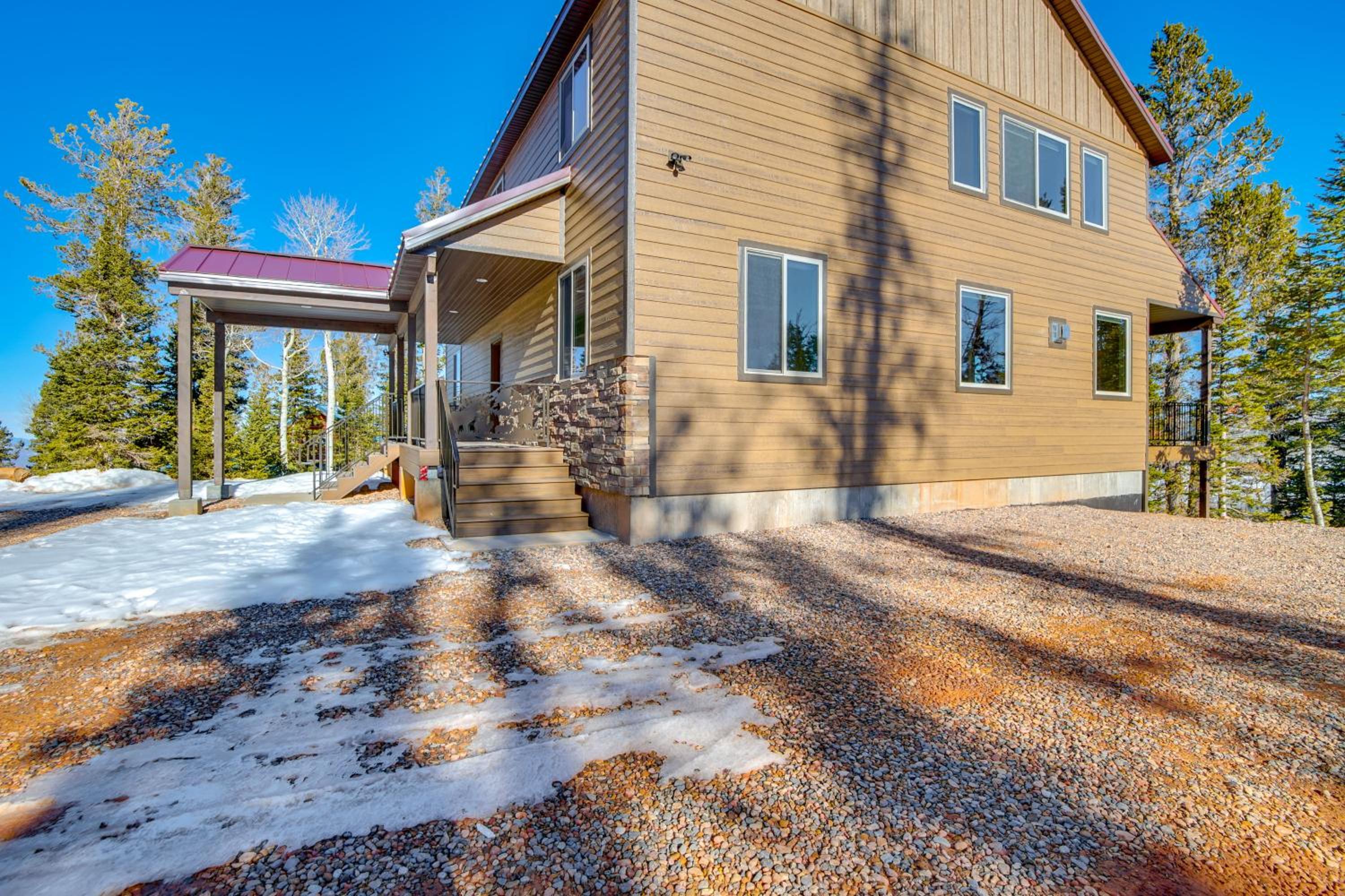5 Mins to Brian Head Resort Family Gem with Views