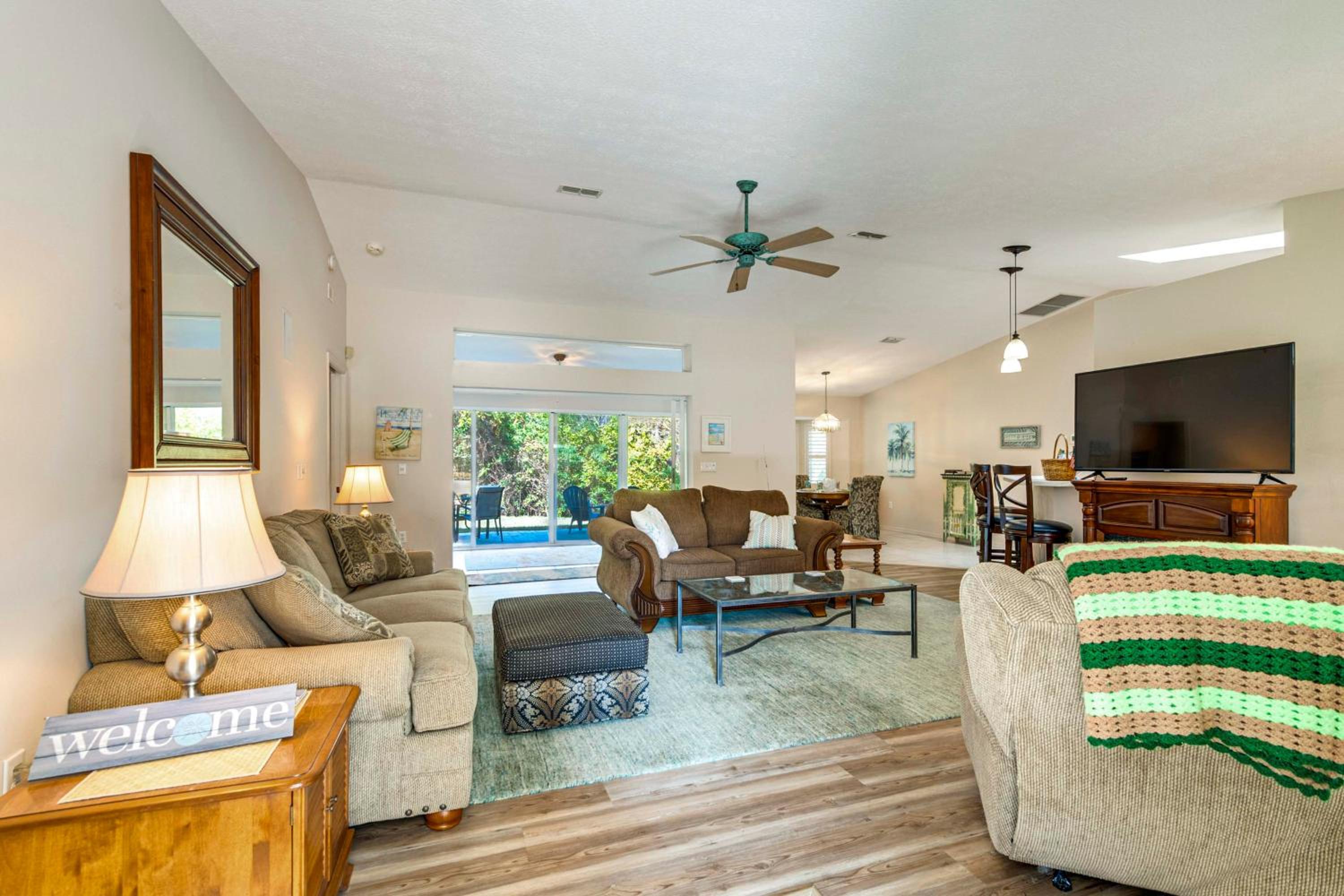 Spacious Hernando Home Community Pool and Lake!