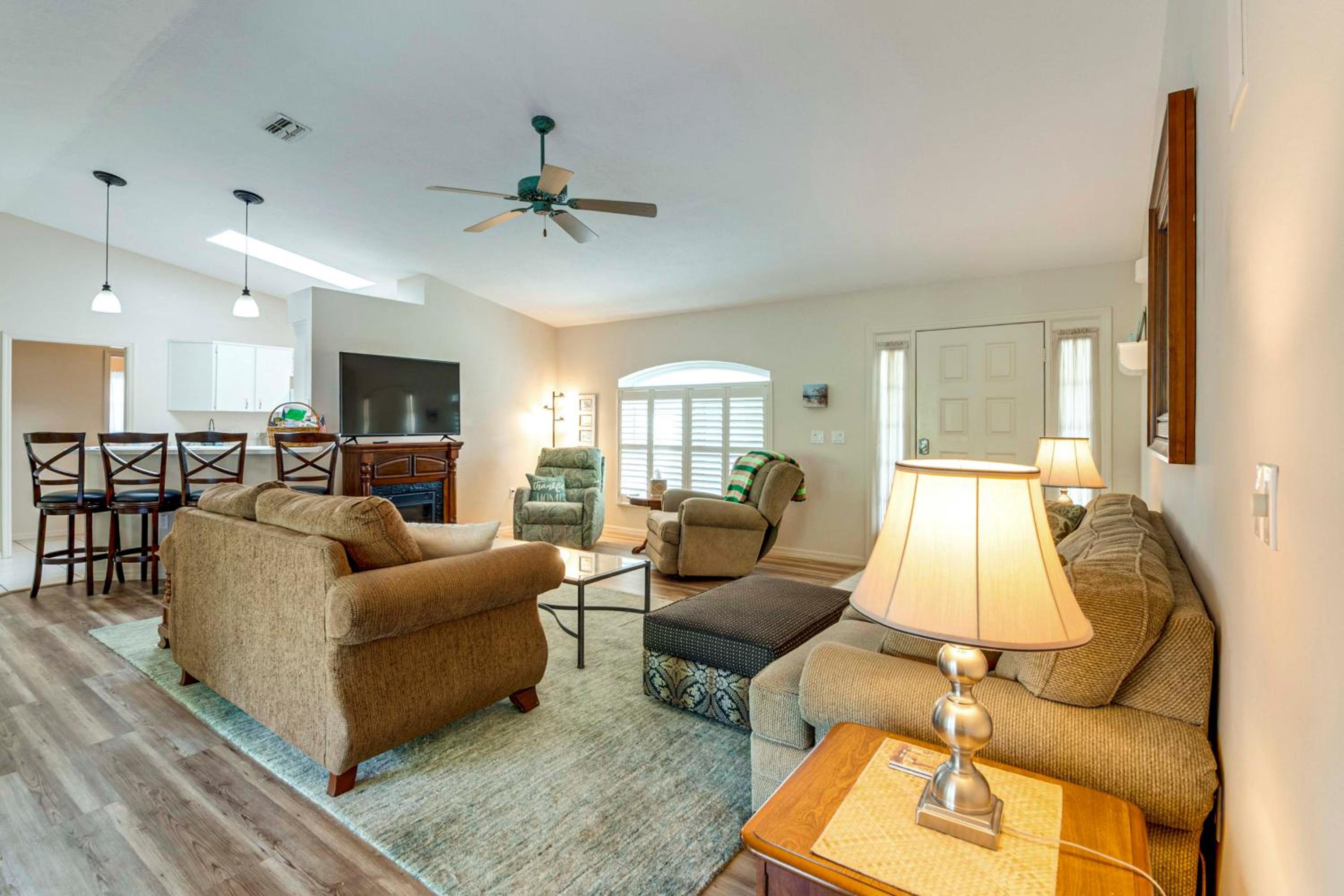 Spacious Hernando Home Community Pool and Lake!