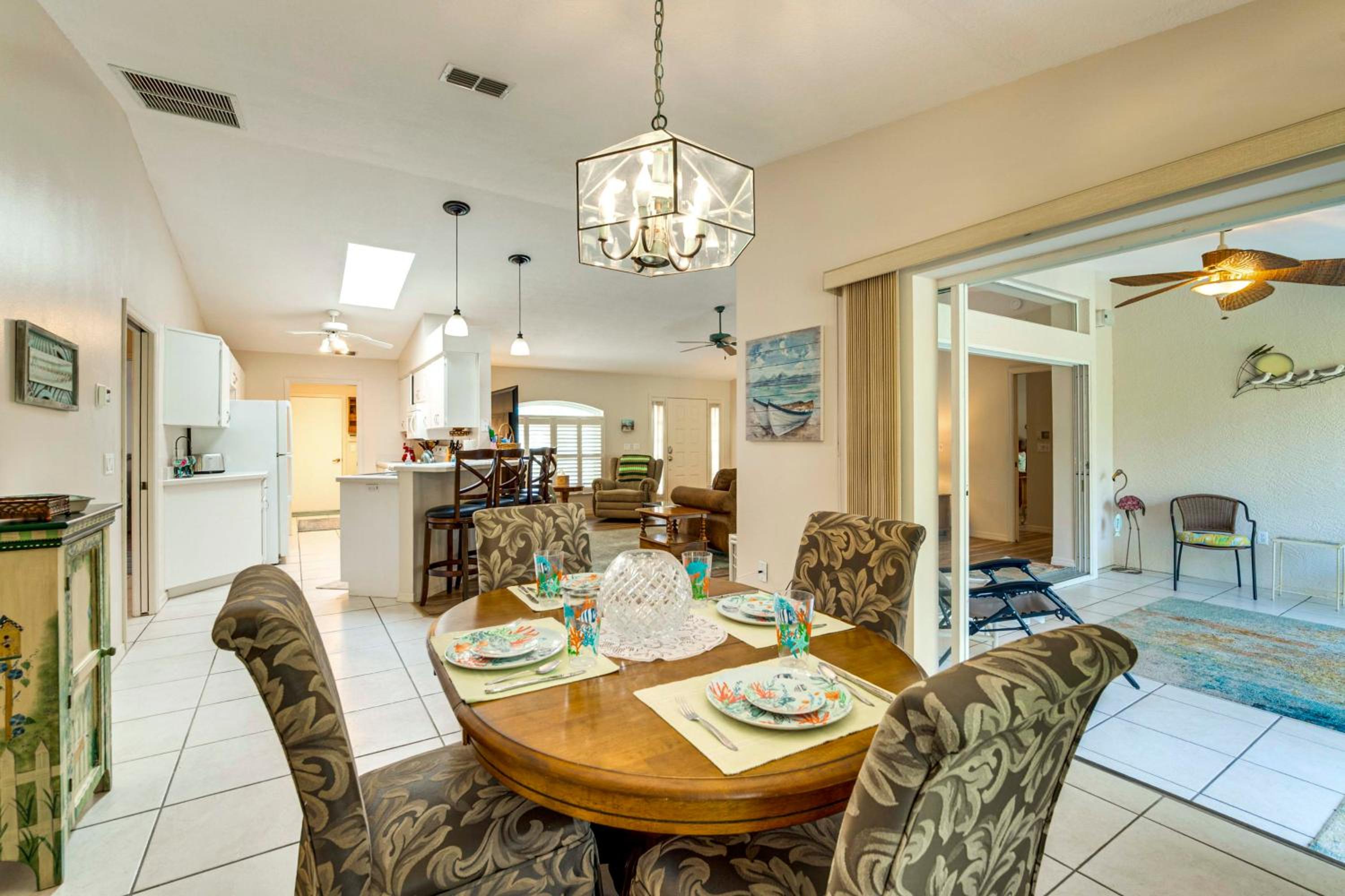 Spacious Hernando Home Community Pool and Lake!