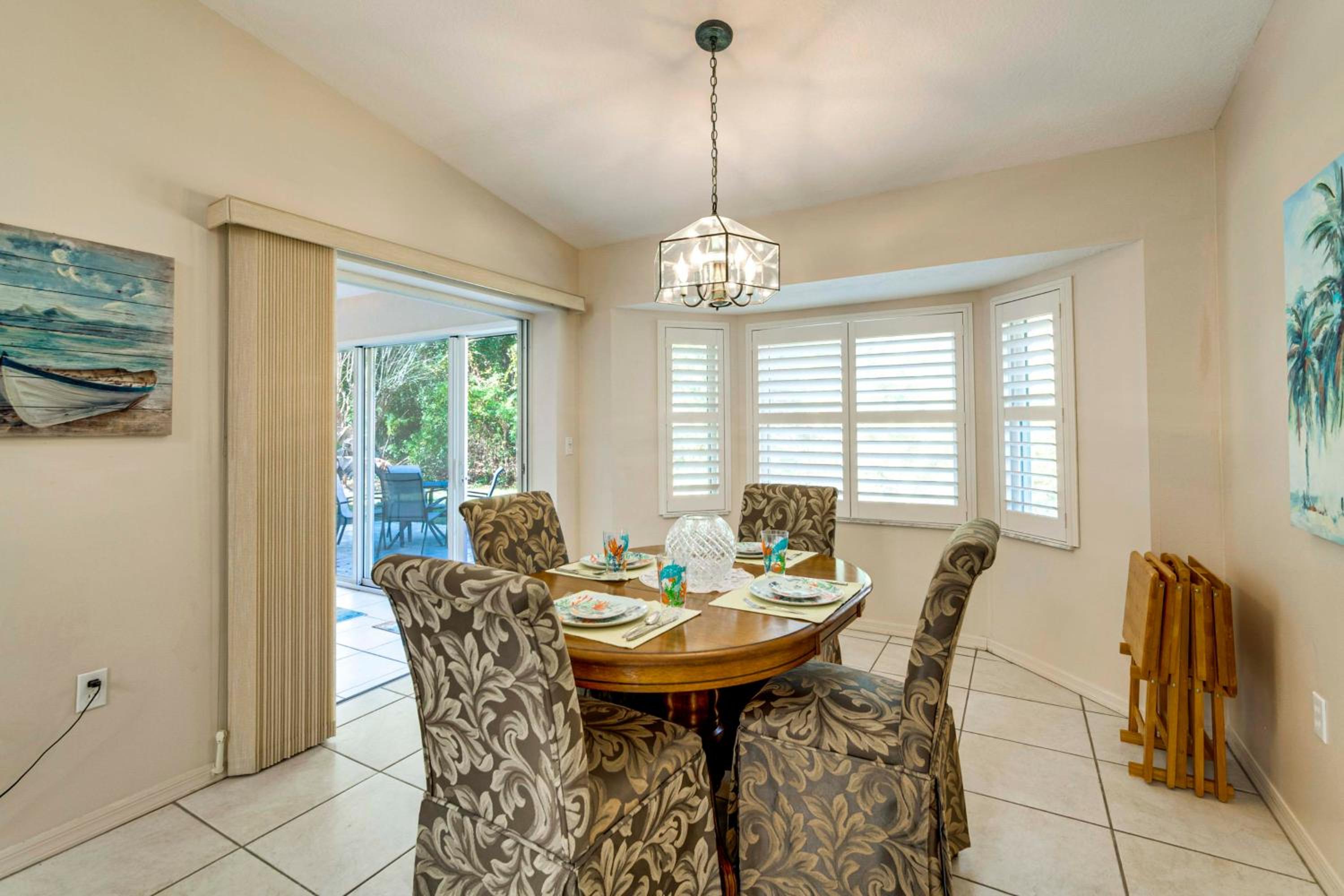 Spacious Hernando Home Community Pool and Lake!