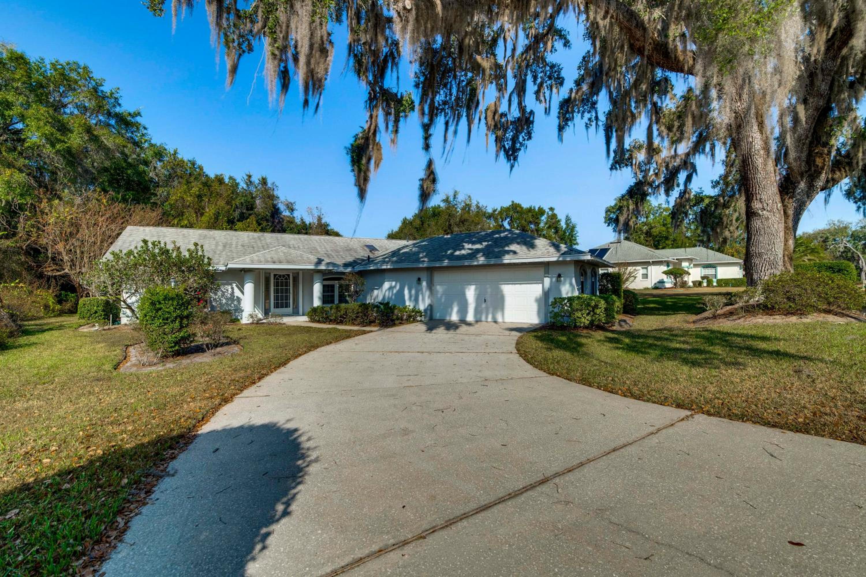 Spacious Hernando Home Community Pool and Lake!