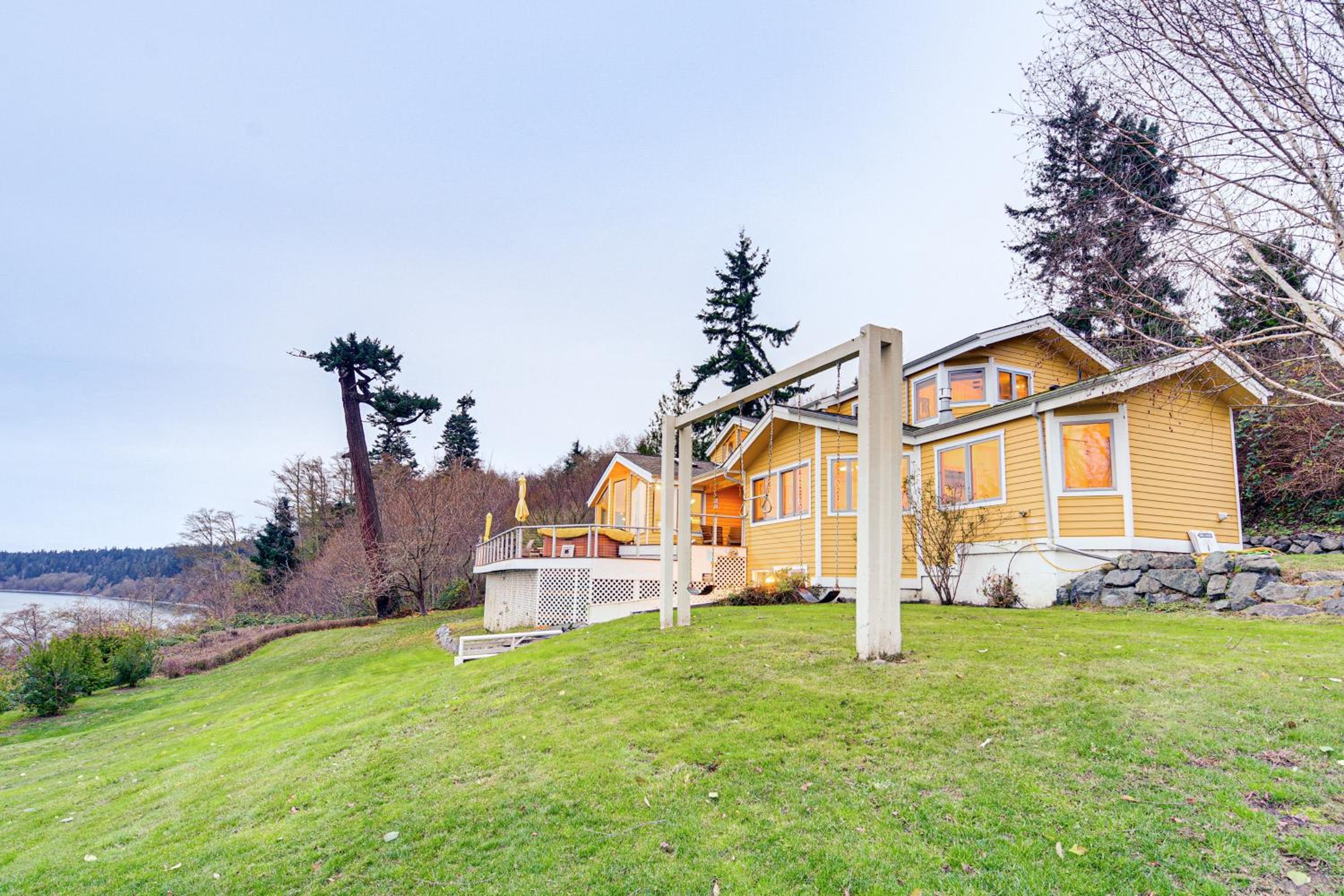 Uninterrupted Water Views! Whidbey Island Getaway
