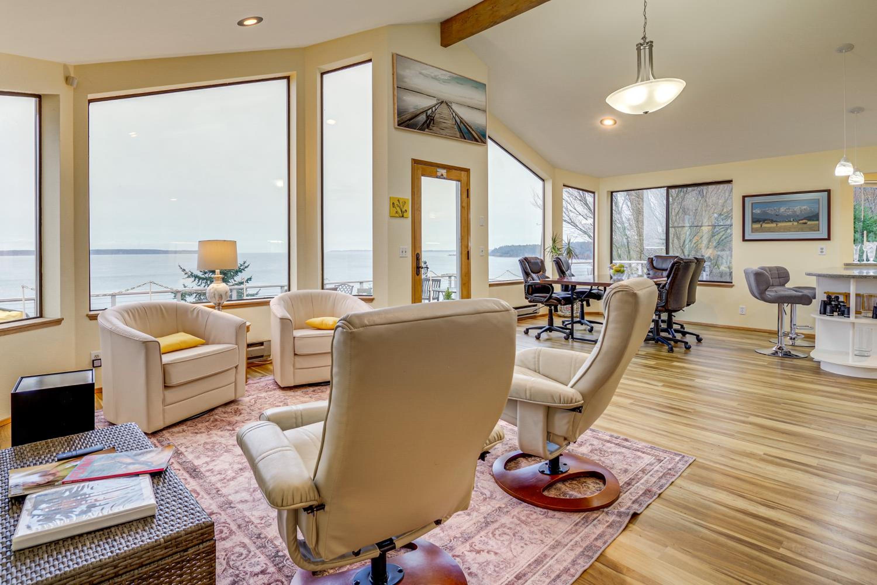 Uninterrupted Water Views! Whidbey Island Getaway