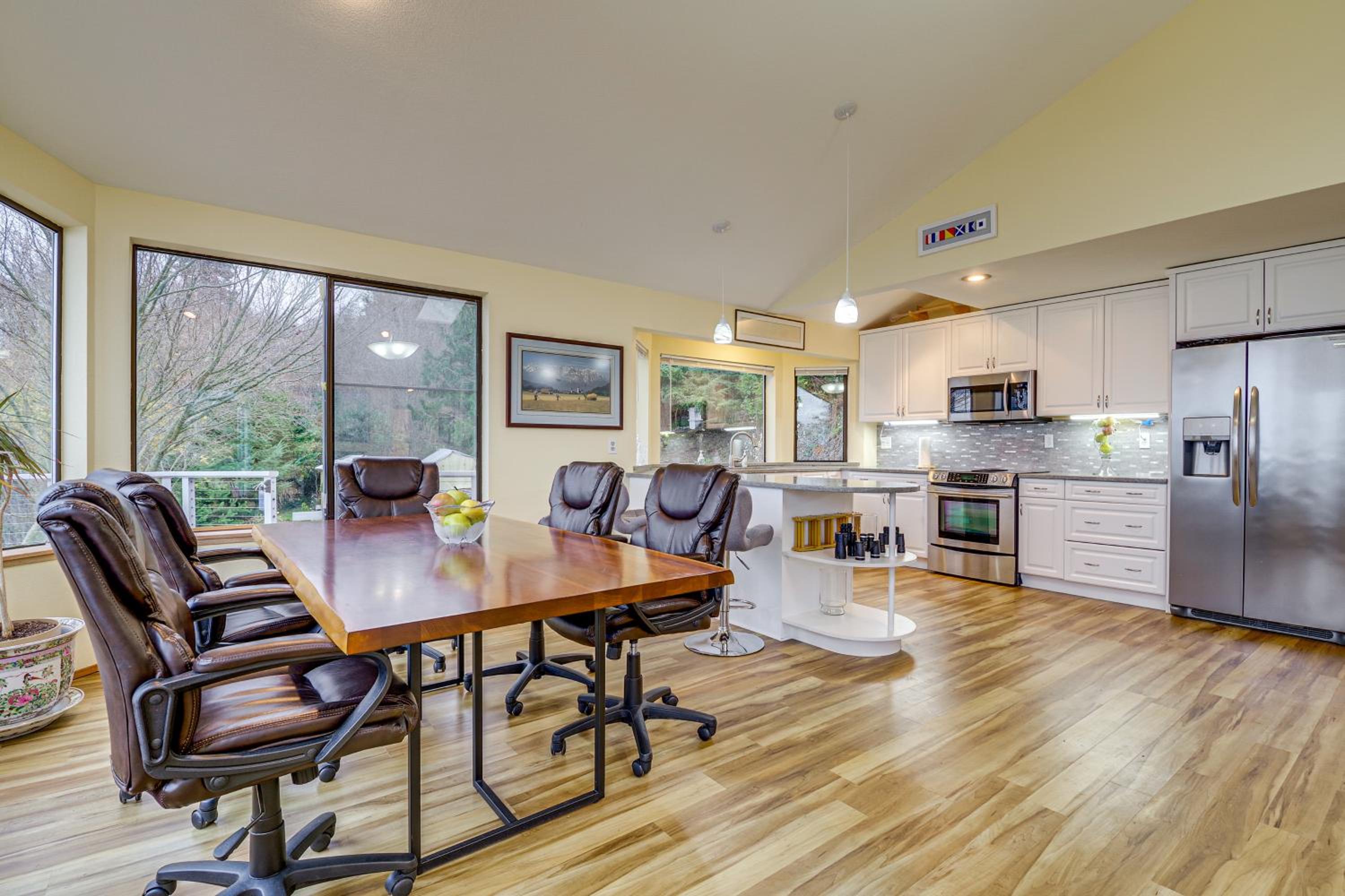 Uninterrupted Water Views! Whidbey Island Getaway
