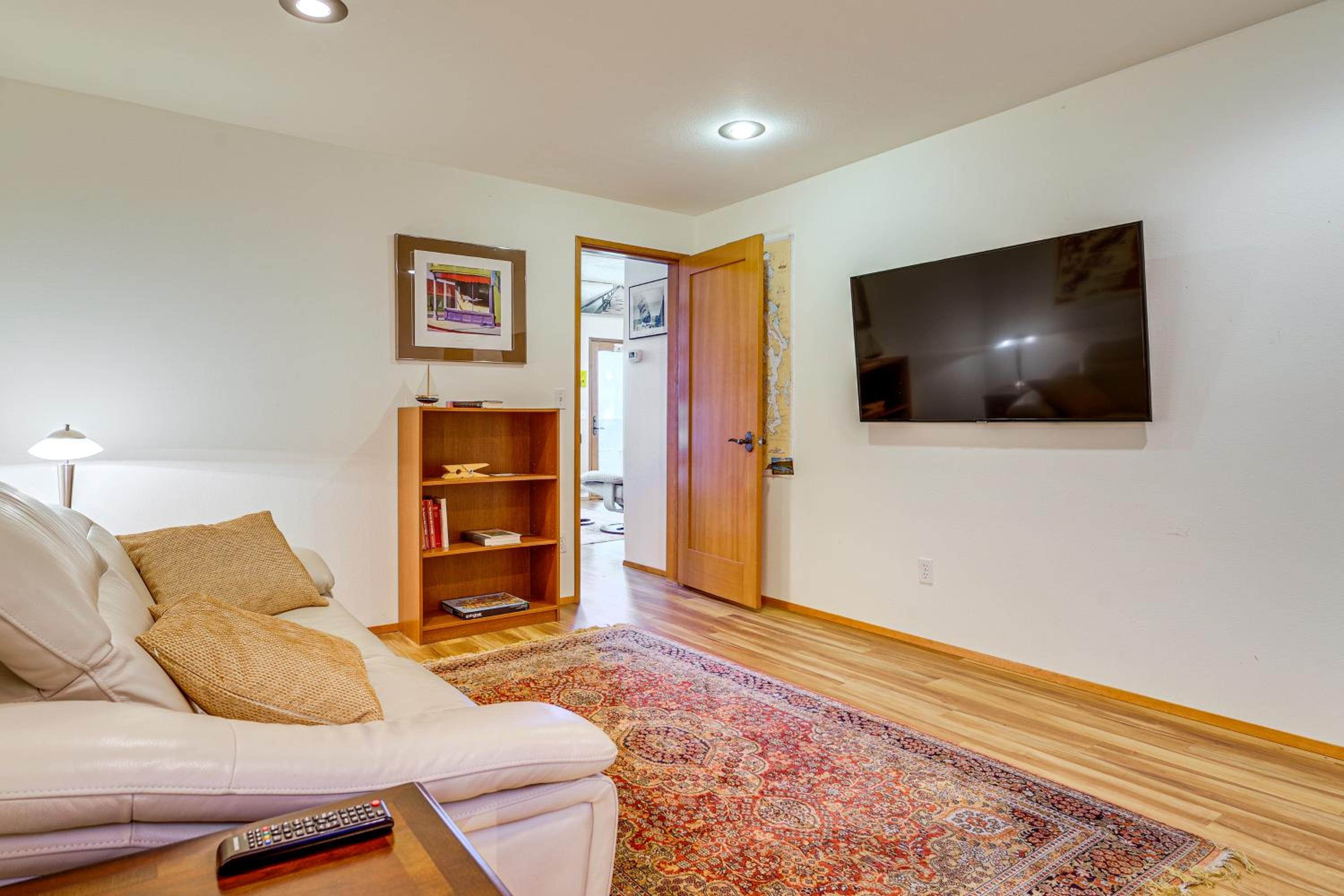 Uninterrupted Water Views! Whidbey Island Getaway