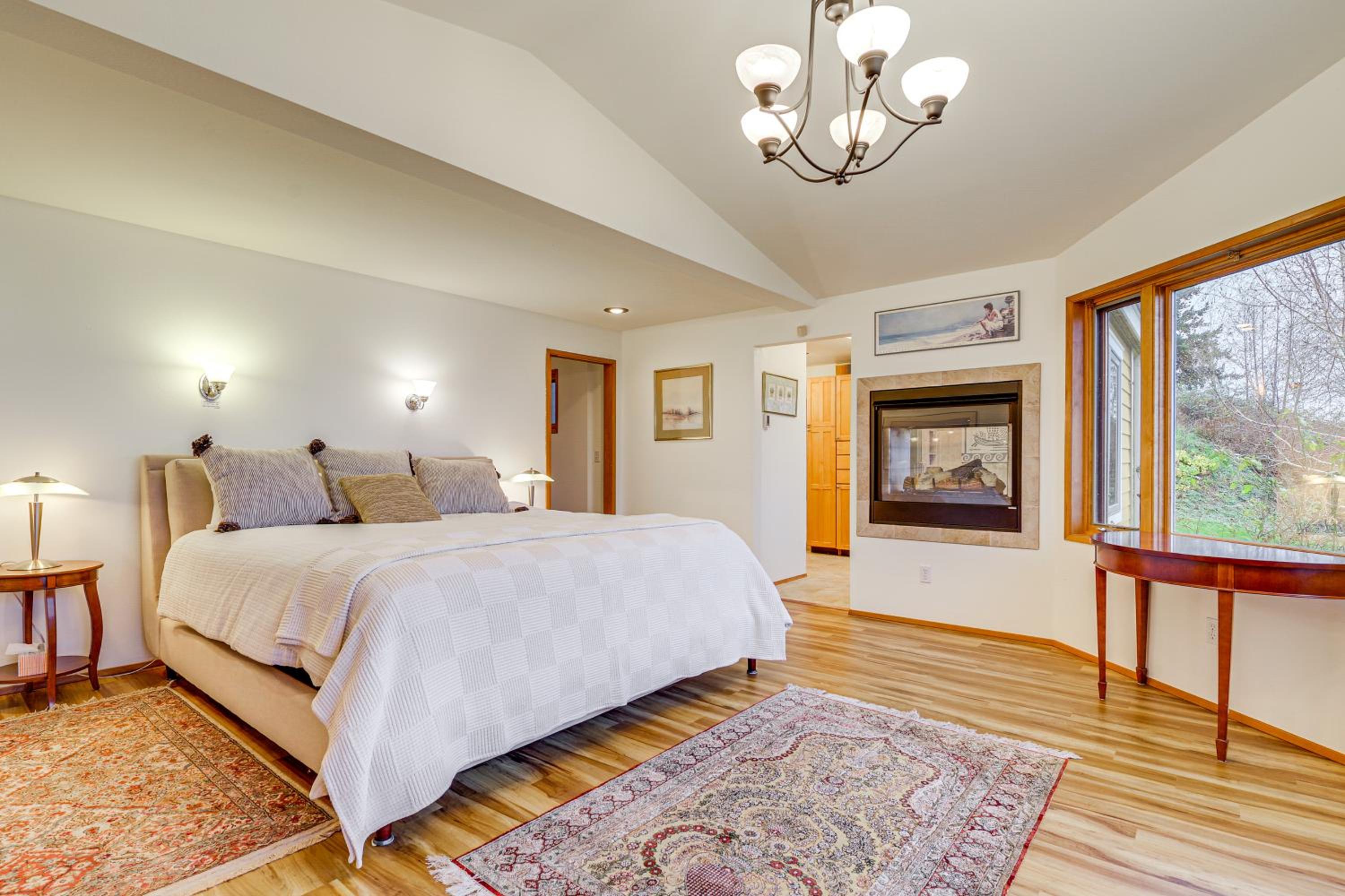 Uninterrupted Water Views! Whidbey Island Getaway