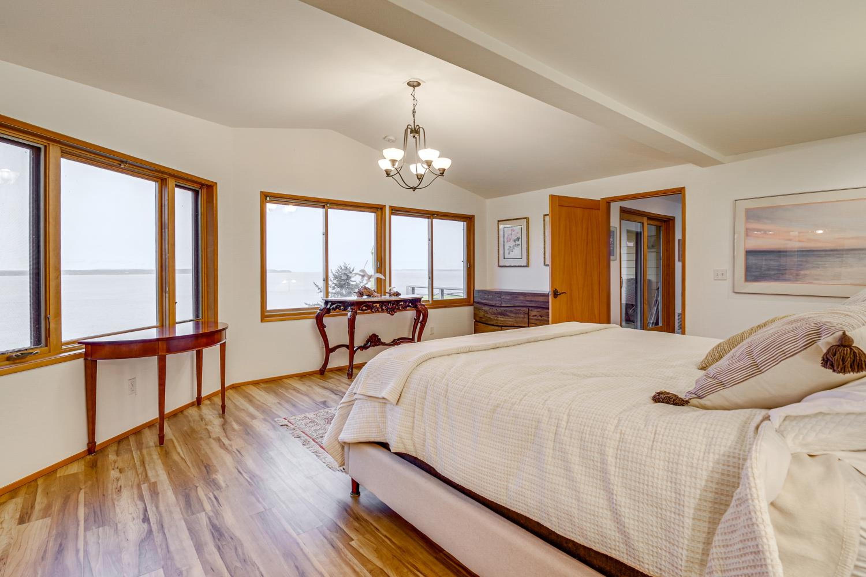 Uninterrupted Water Views! Whidbey Island Getaway