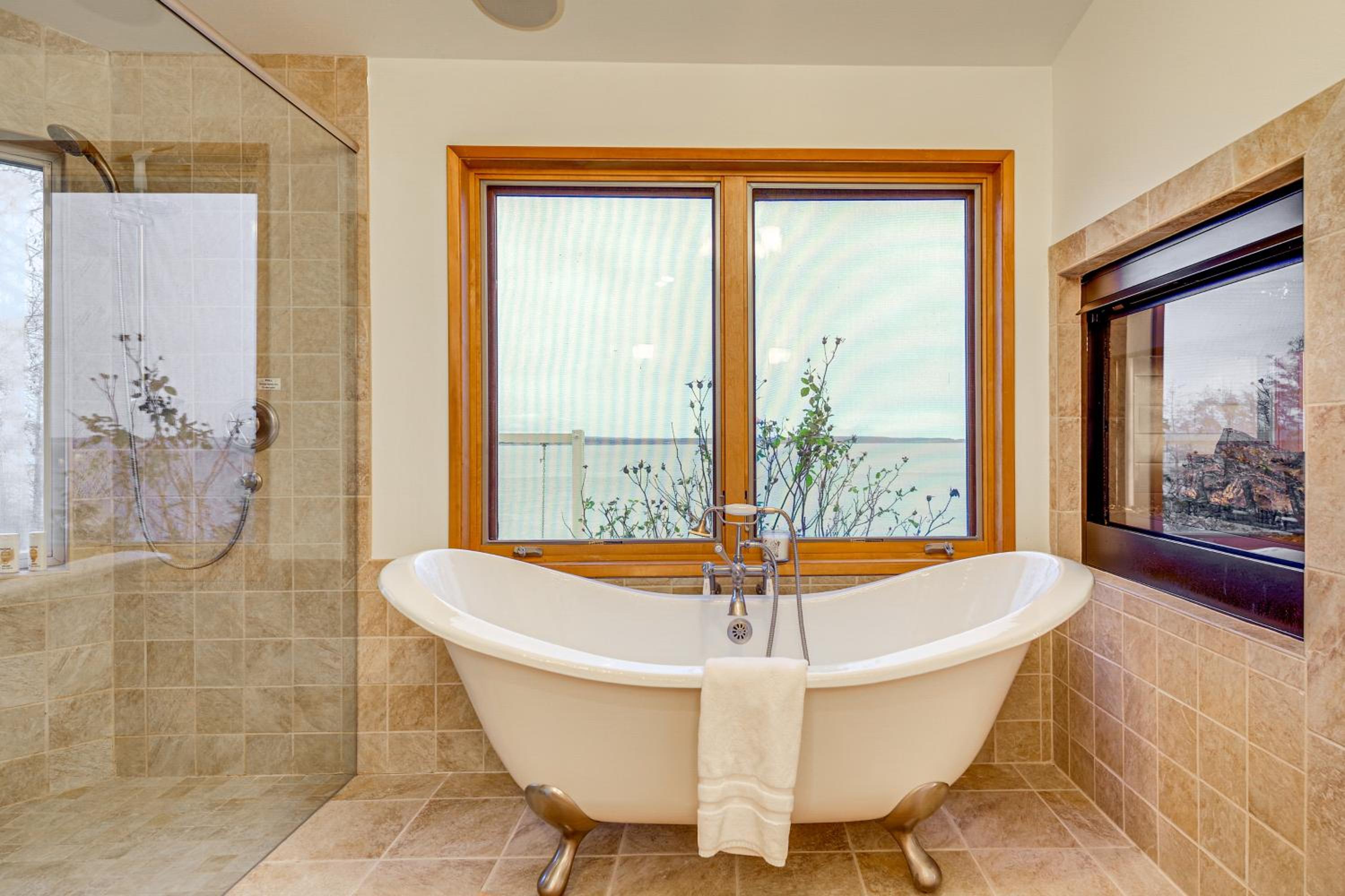 Uninterrupted Water Views! Whidbey Island Getaway
