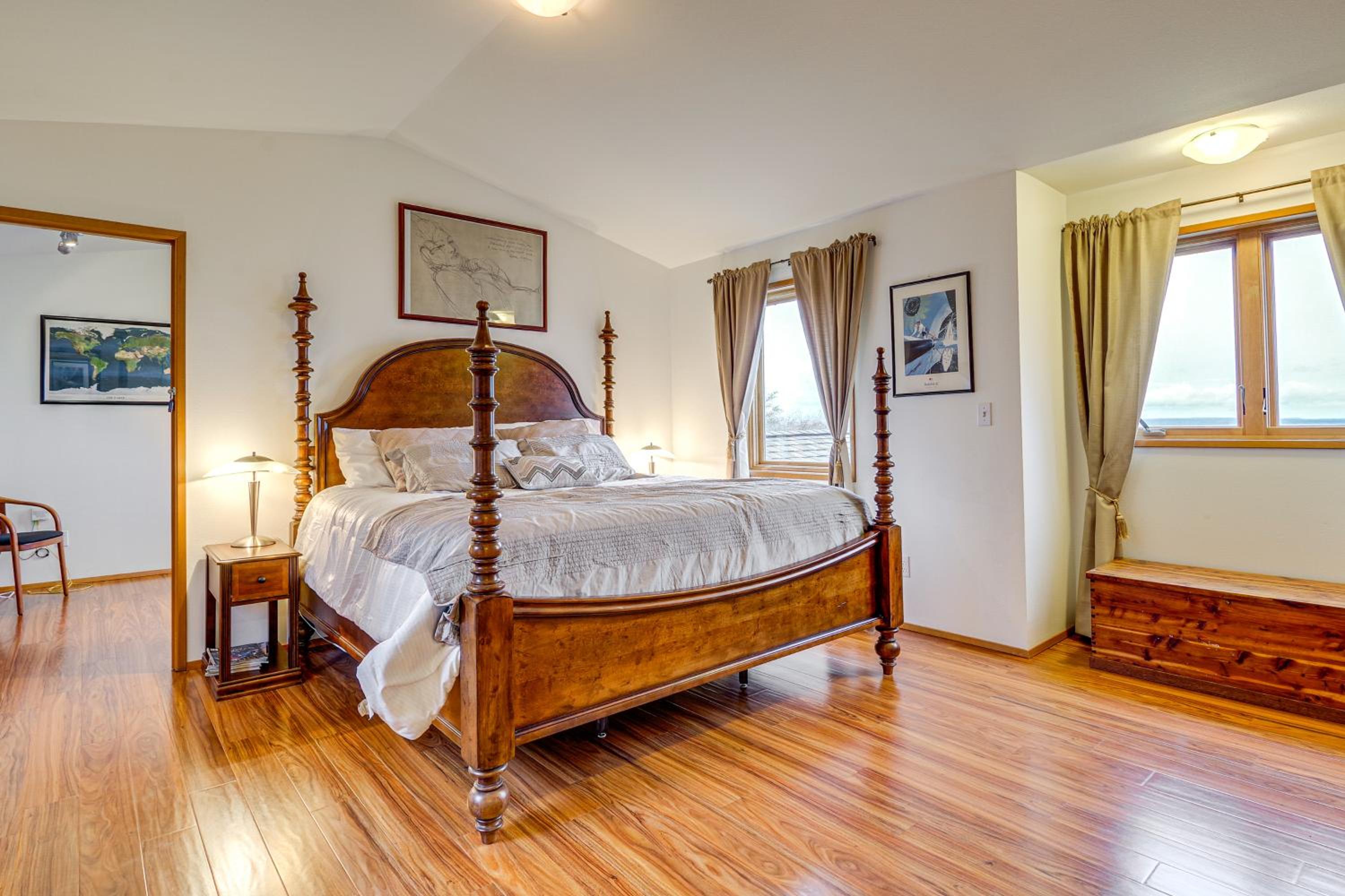Uninterrupted Water Views! Whidbey Island Getaway