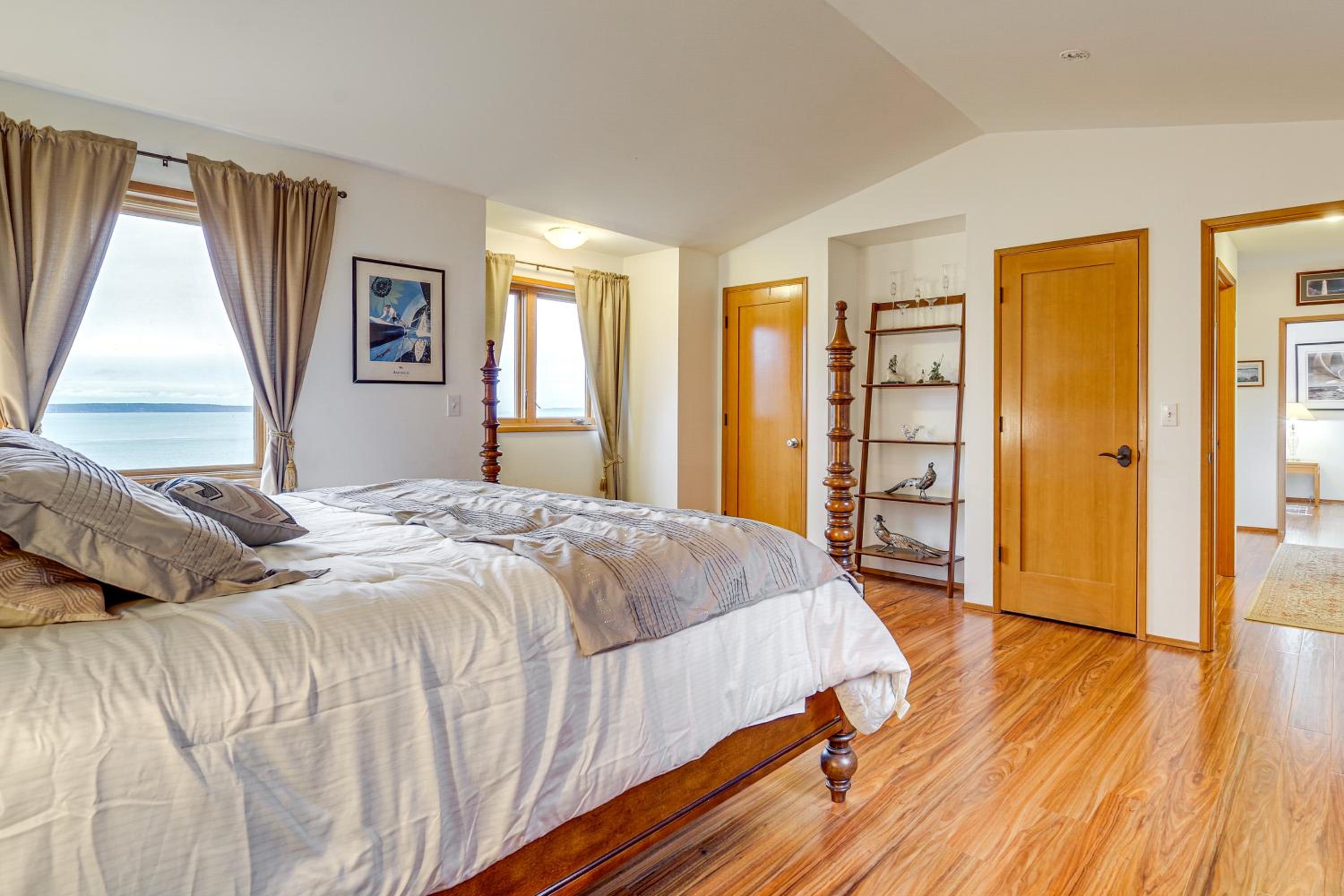 Uninterrupted Water Views! Whidbey Island Getaway