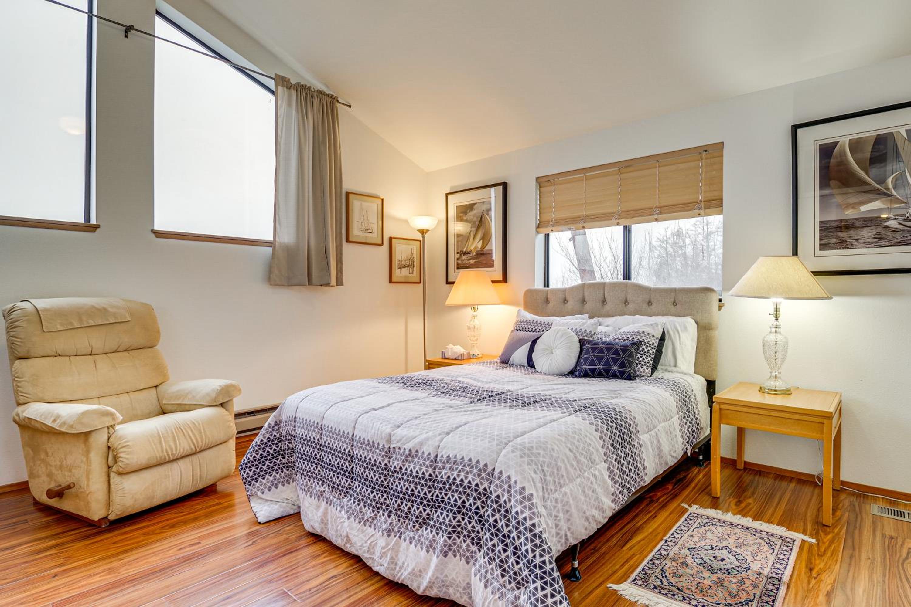 Uninterrupted Water Views! Whidbey Island Getaway