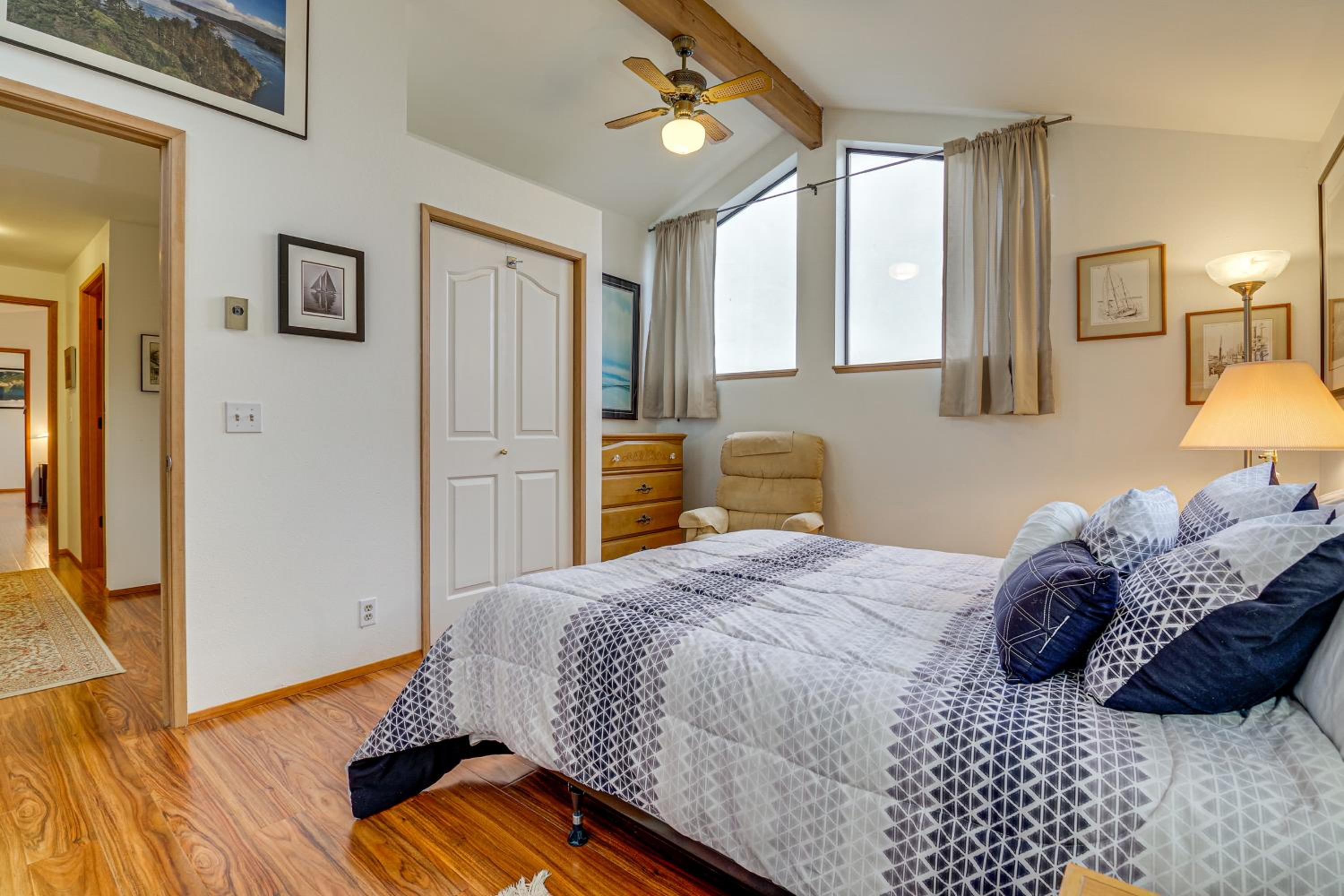 Uninterrupted Water Views! Whidbey Island Getaway