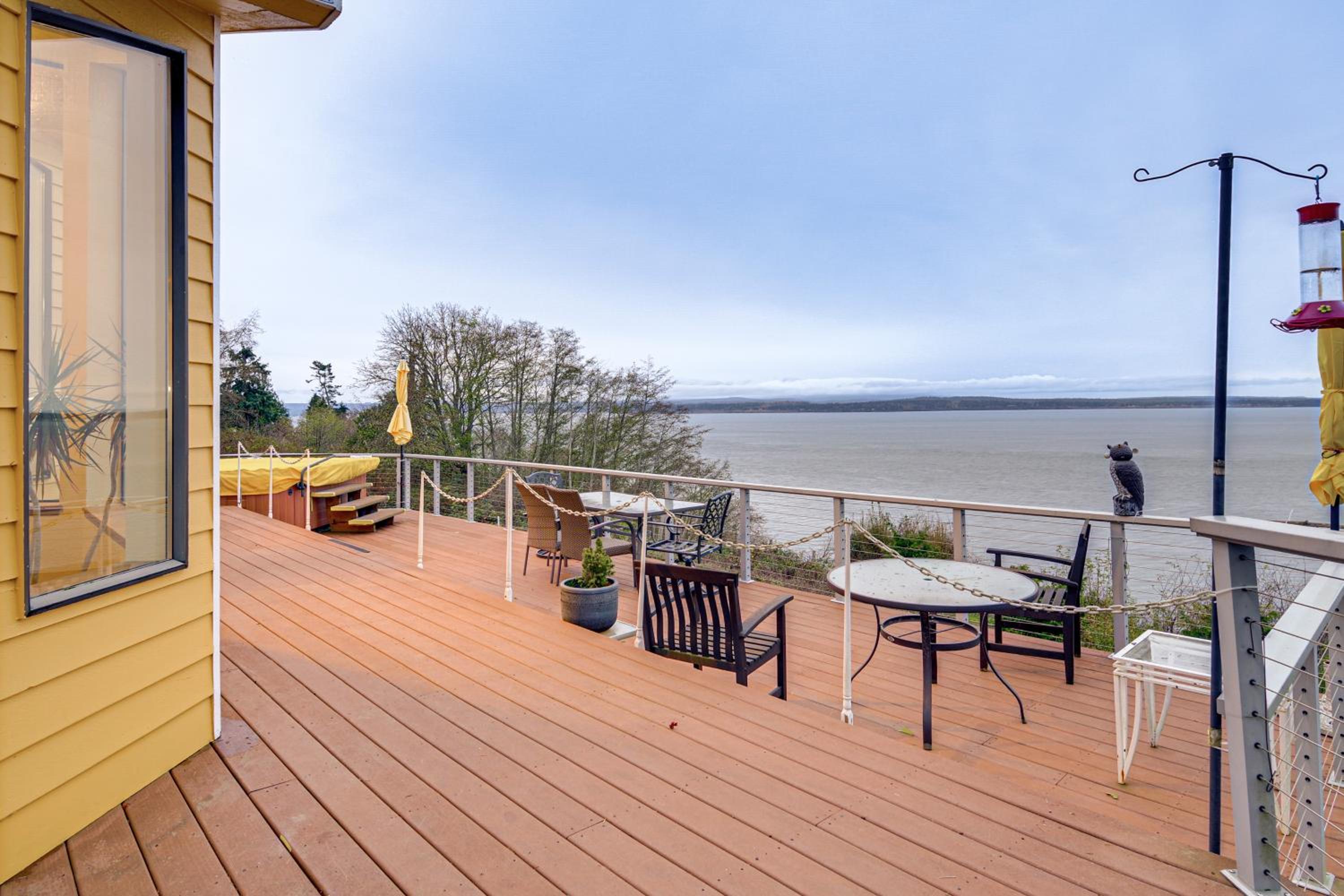 Uninterrupted Water Views! Whidbey Island Getaway