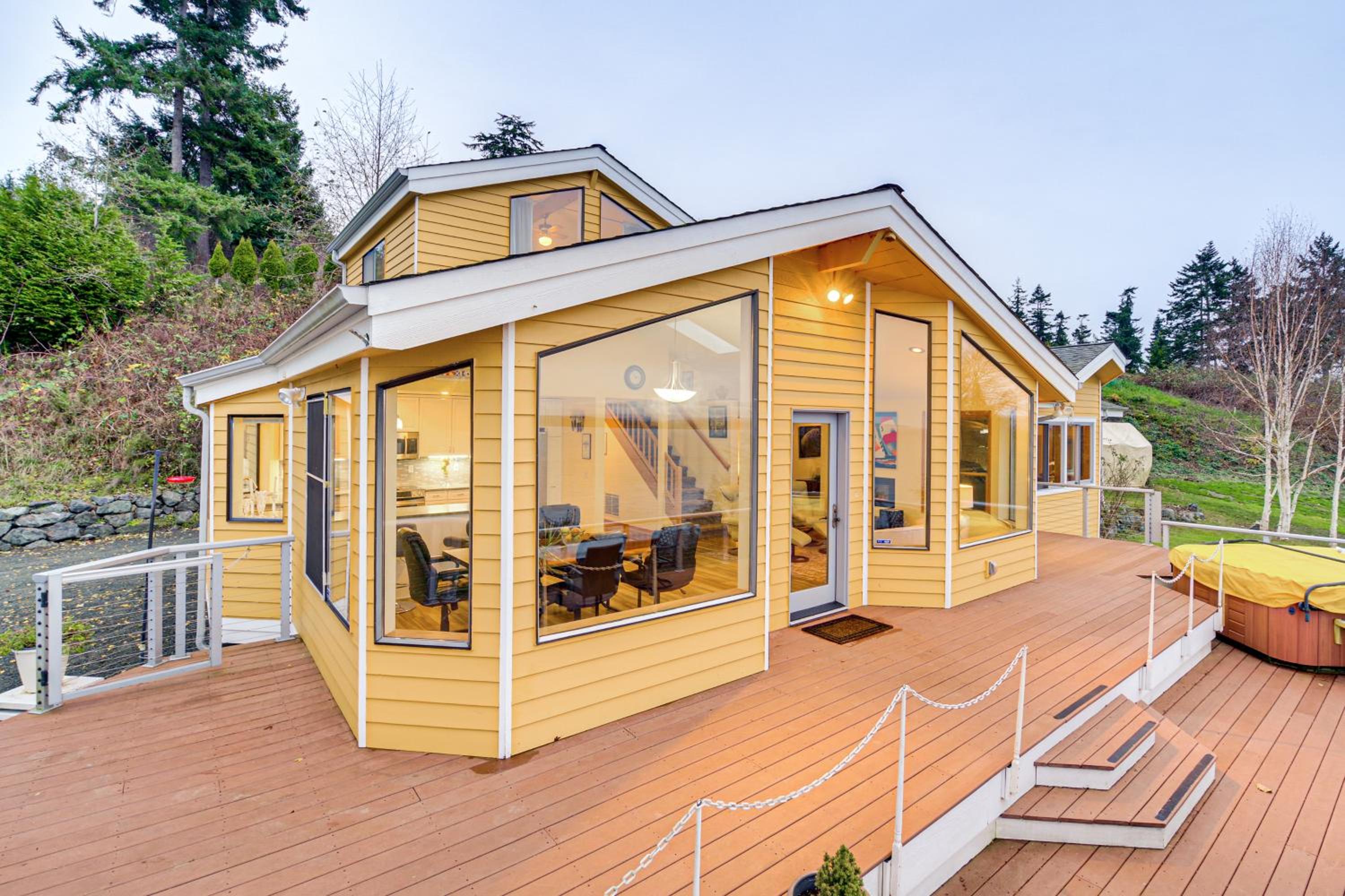 Uninterrupted Water Views! Whidbey Island Getaway