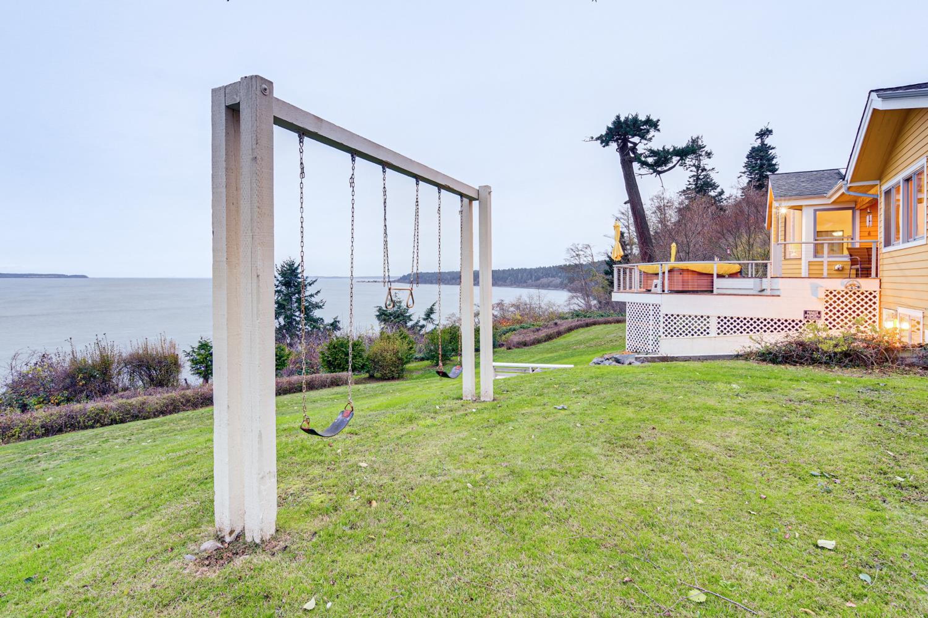 Uninterrupted Water Views! Whidbey Island Getaway