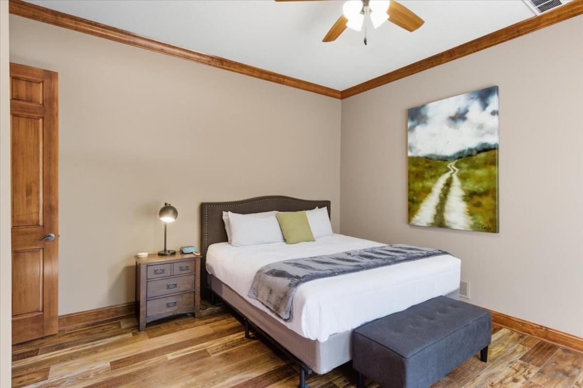 Porto Cima w/ Game Room, Dock, Boat Slip, Kayaks, Lakeside Fireplace & Hot Tub