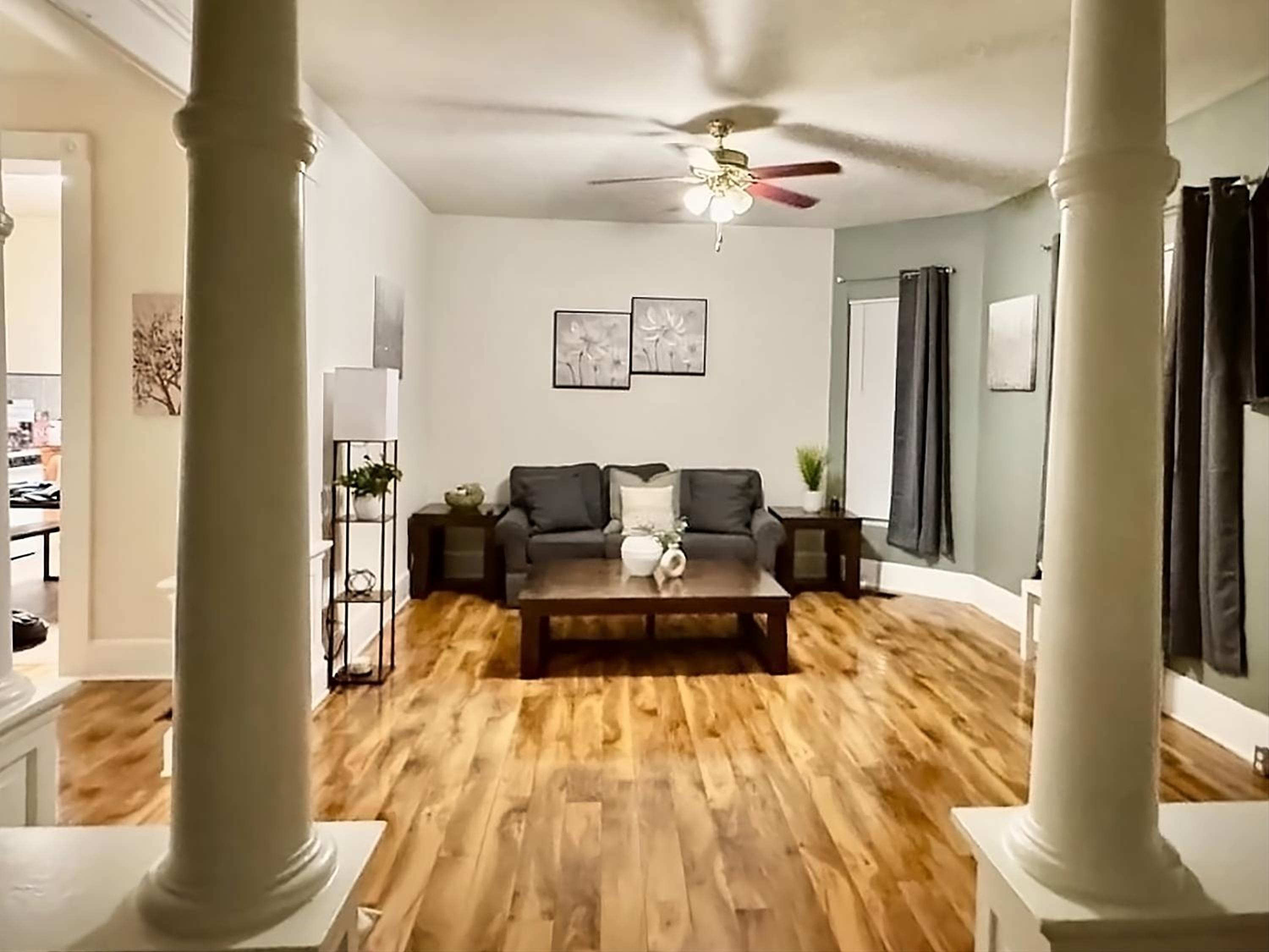 Downtown 1BR Stay Walk to Cafes & Parks