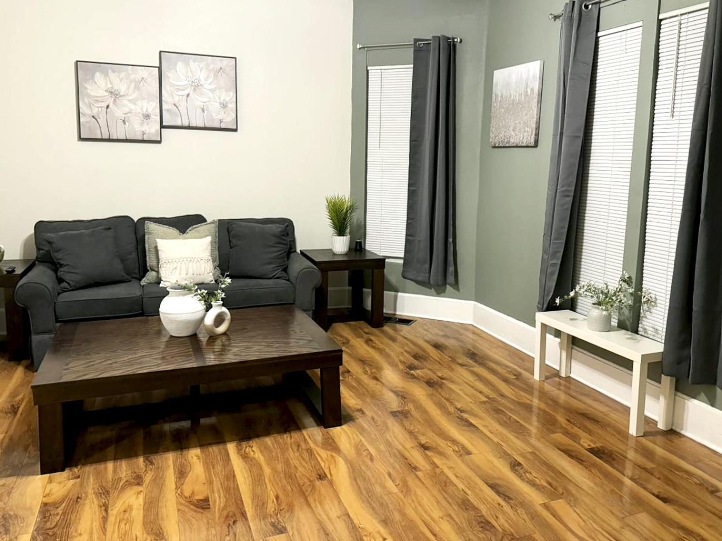 Downtown 1BR Stay Walk to Cafes & Parks