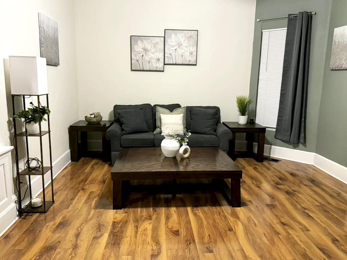 Downtown 1BR Stay Walk to Cafes & Parks