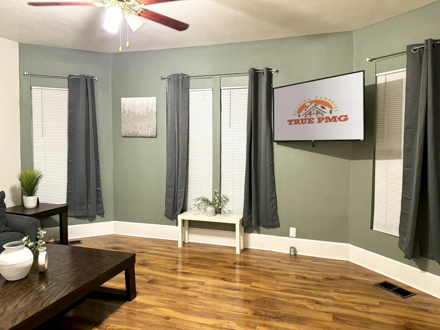 Downtown 1BR Stay Walk to Cafes & Parks