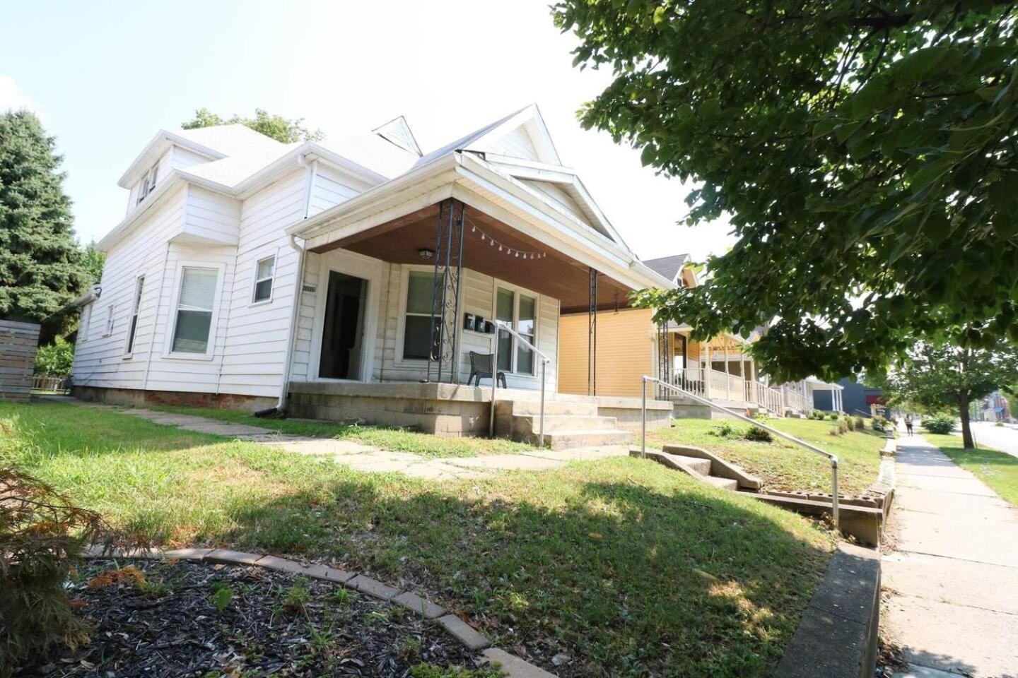Downtown 1BR Stay Walk to Cafes & Parks