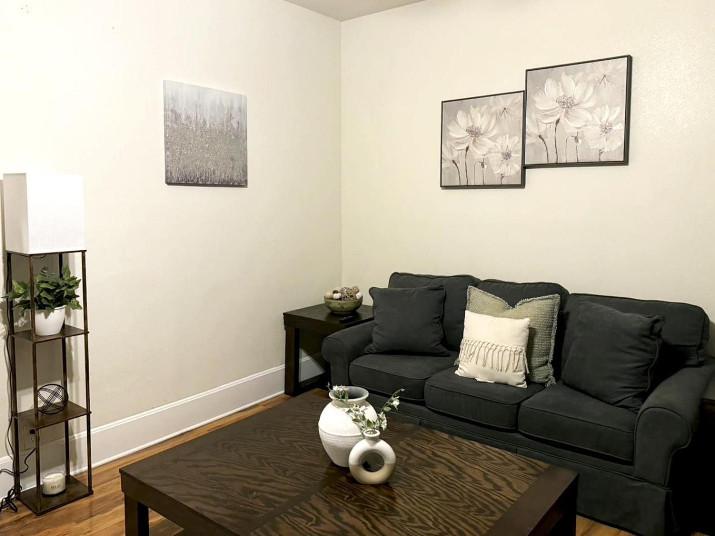Downtown 1BR Stay Walk to Cafes & Parks