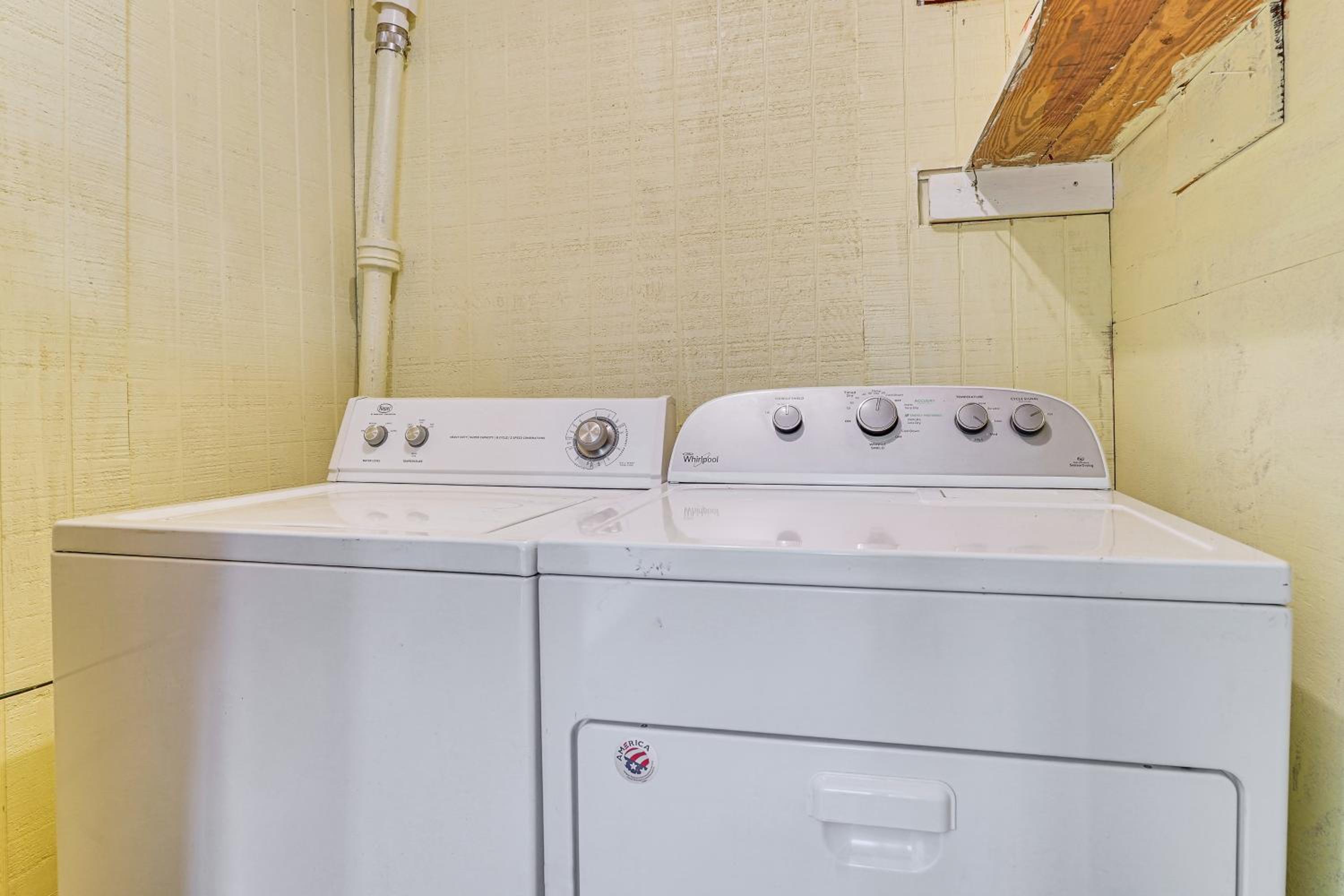 Walk to AH Stephens State Park! Pet-Friendly Home