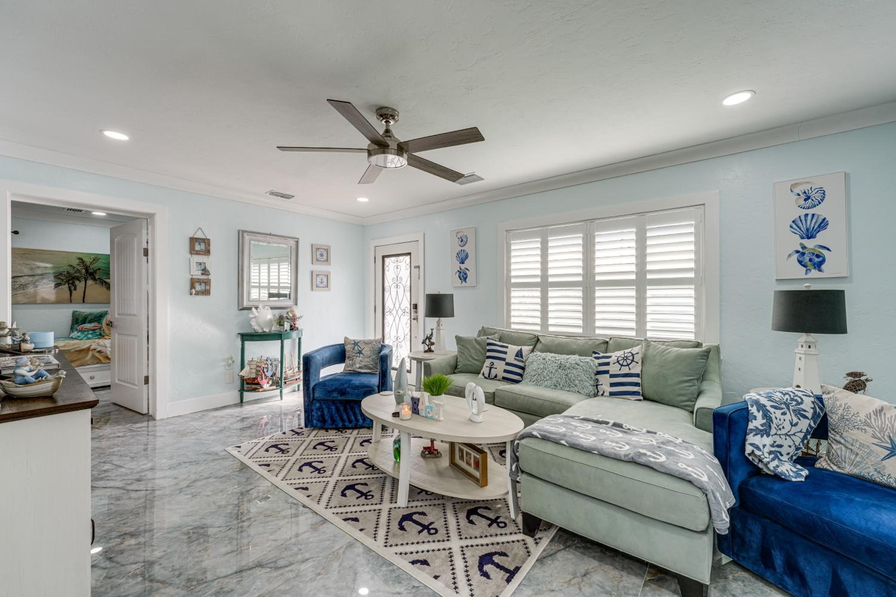 Steps to Madeira Beach! Modern Family Getaway