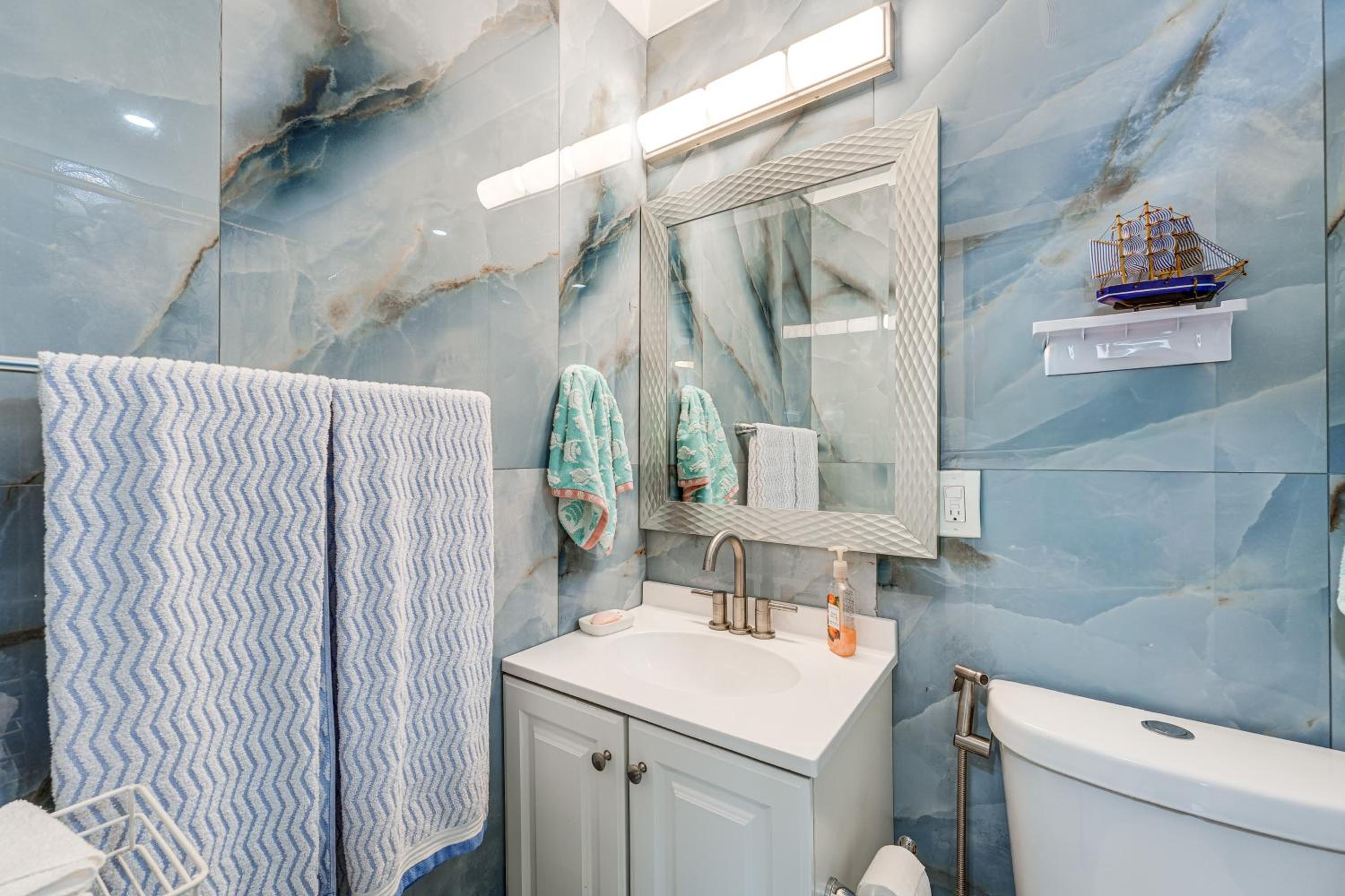 Steps to Madeira Beach! Modern Family Getaway