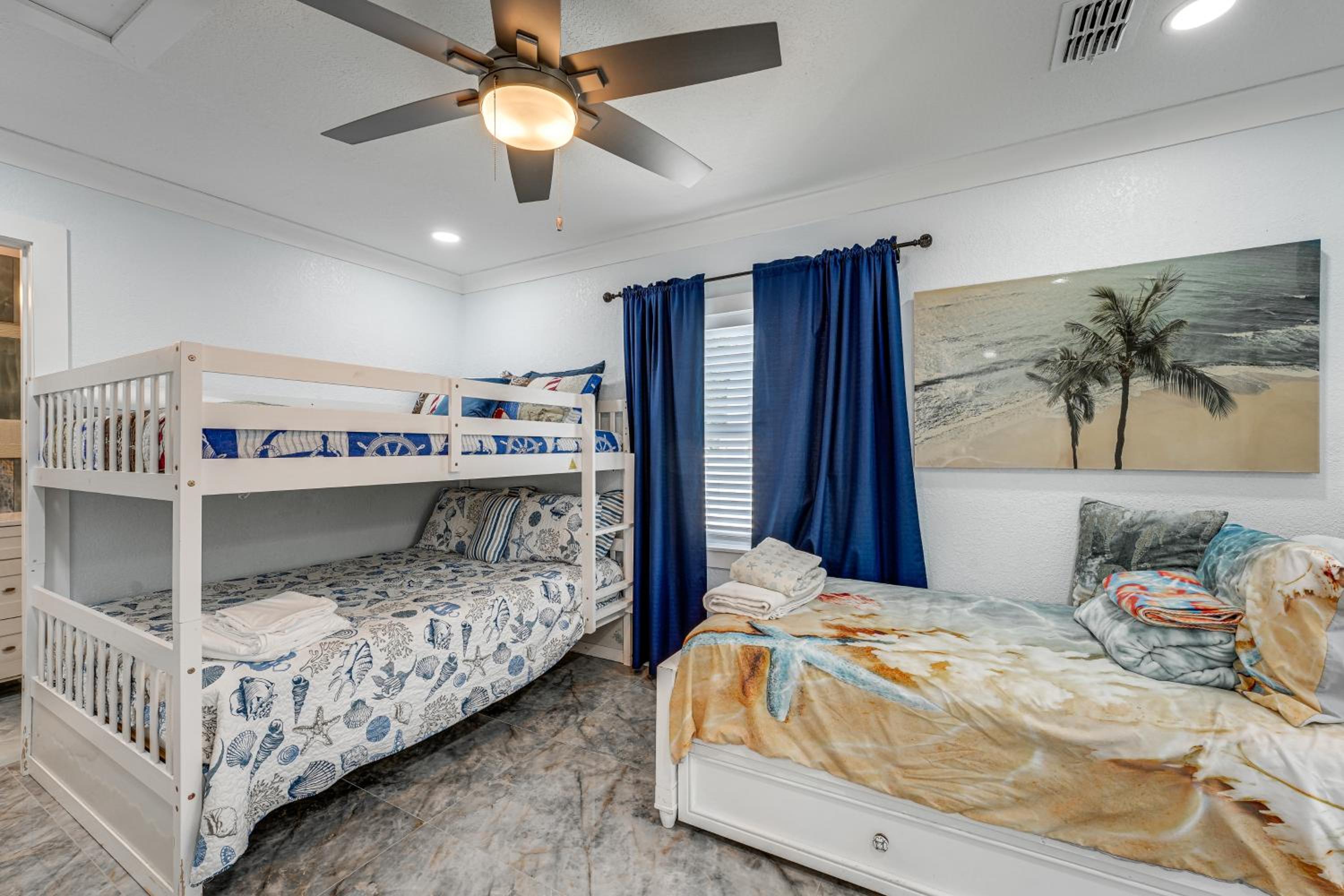 Steps to Madeira Beach! Modern Family Getaway