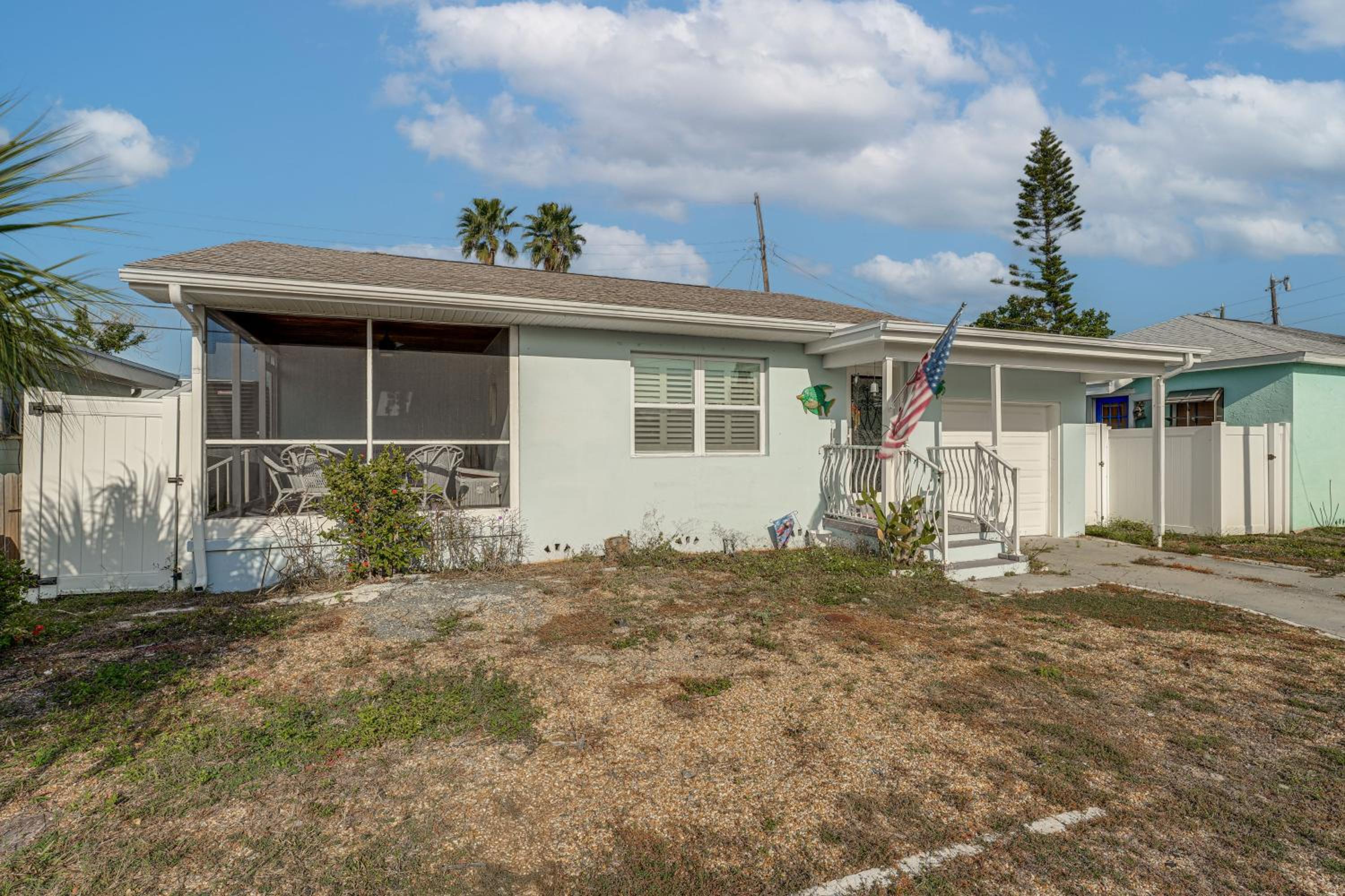 Steps to Madeira Beach! Modern Family Getaway