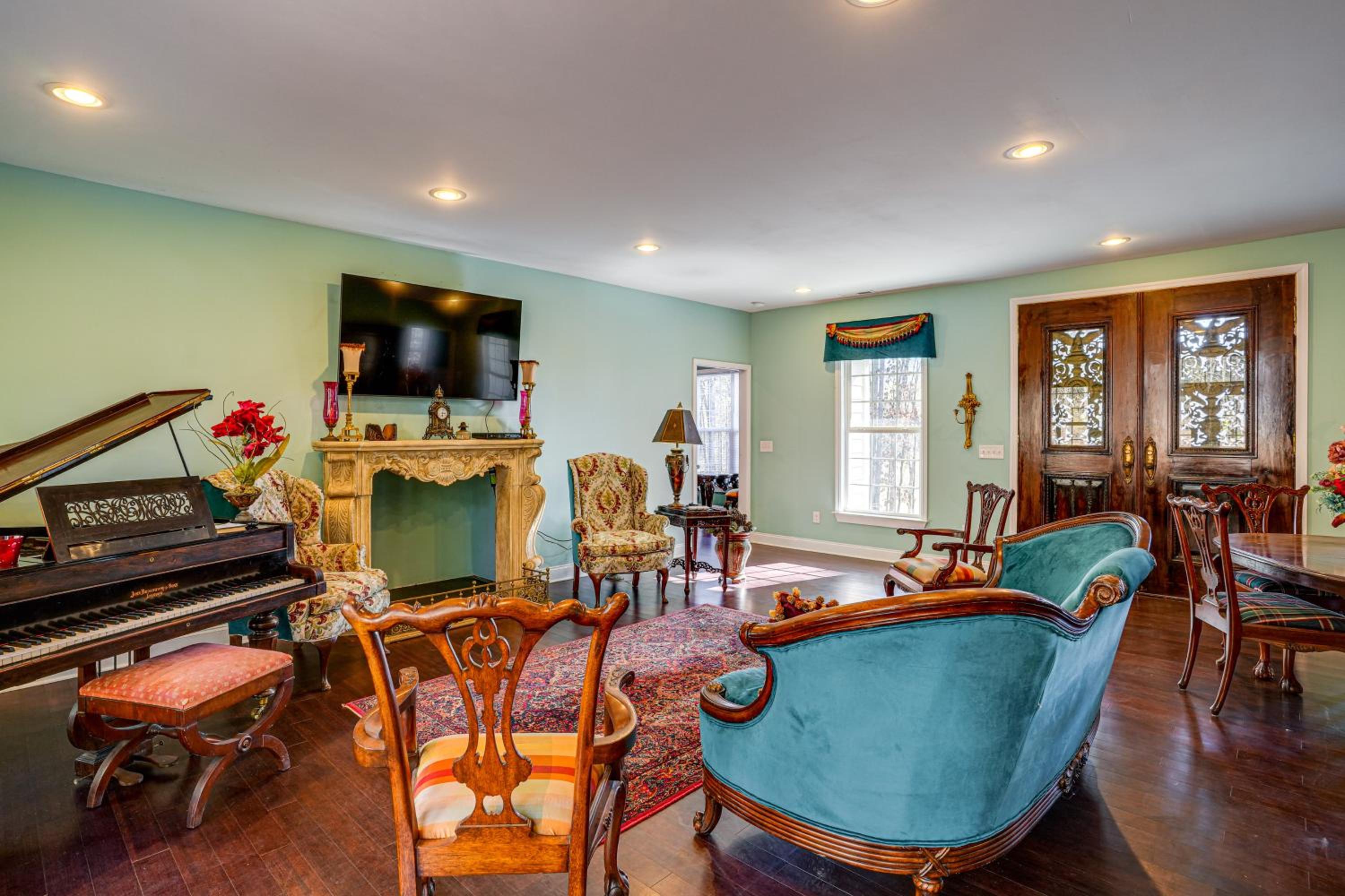 Hike, Fish and Explore Chattanooga! Lake-View Home