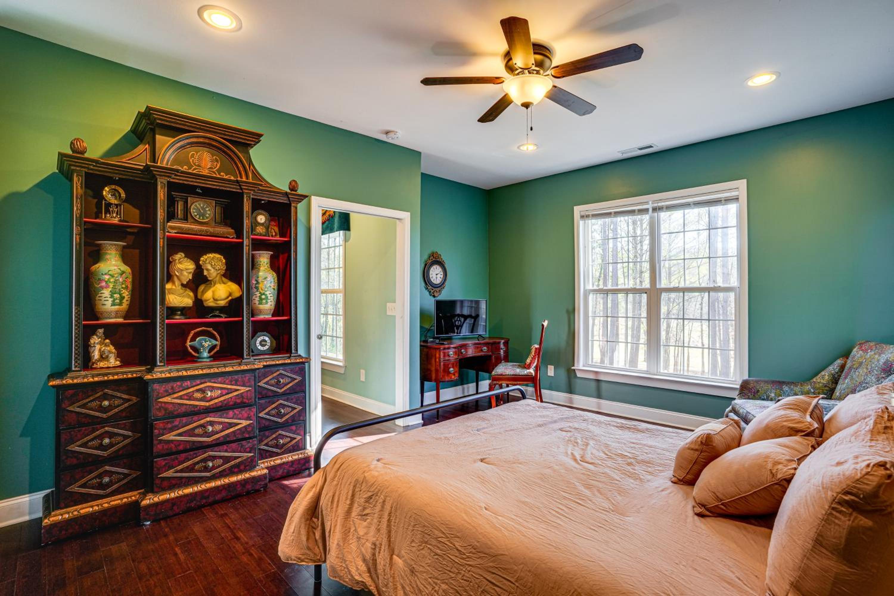 Hike, Fish and Explore Chattanooga! Lake-View Home