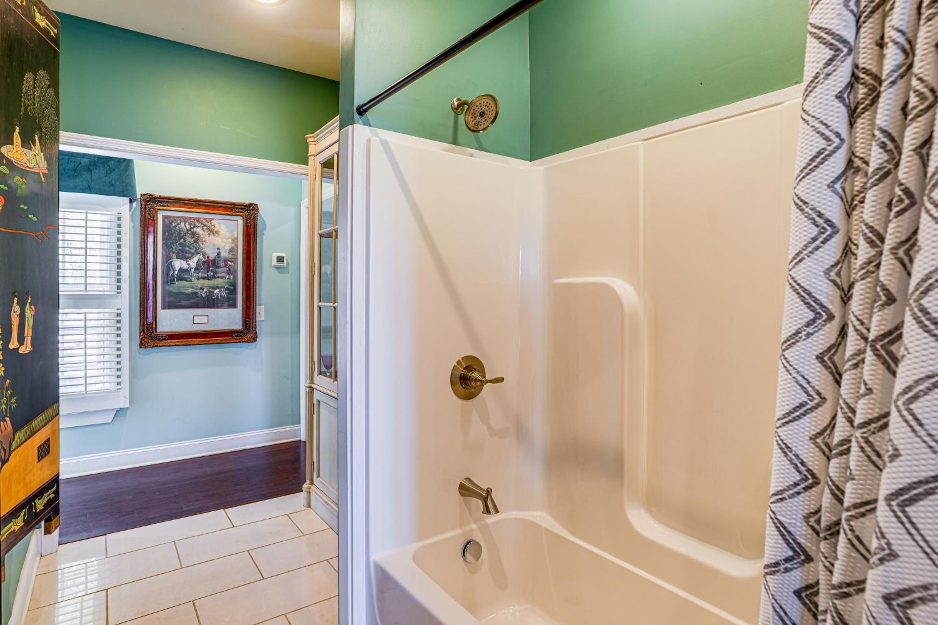 Hike, Fish and Explore Chattanooga! Lake-View Home
